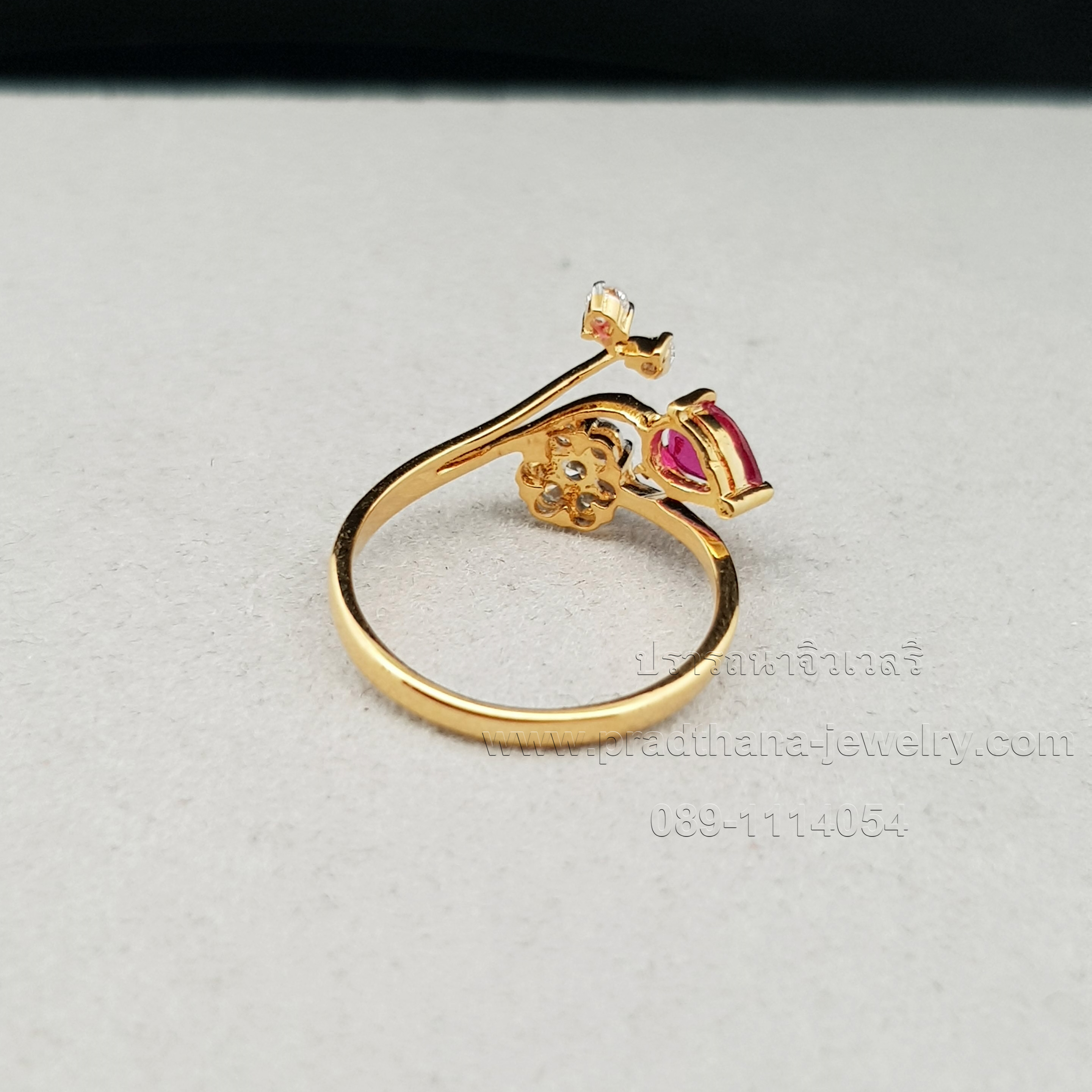 แหวนดอกไม้ก้านพลิ้วทับทิมเพชร **จองแล้ว**