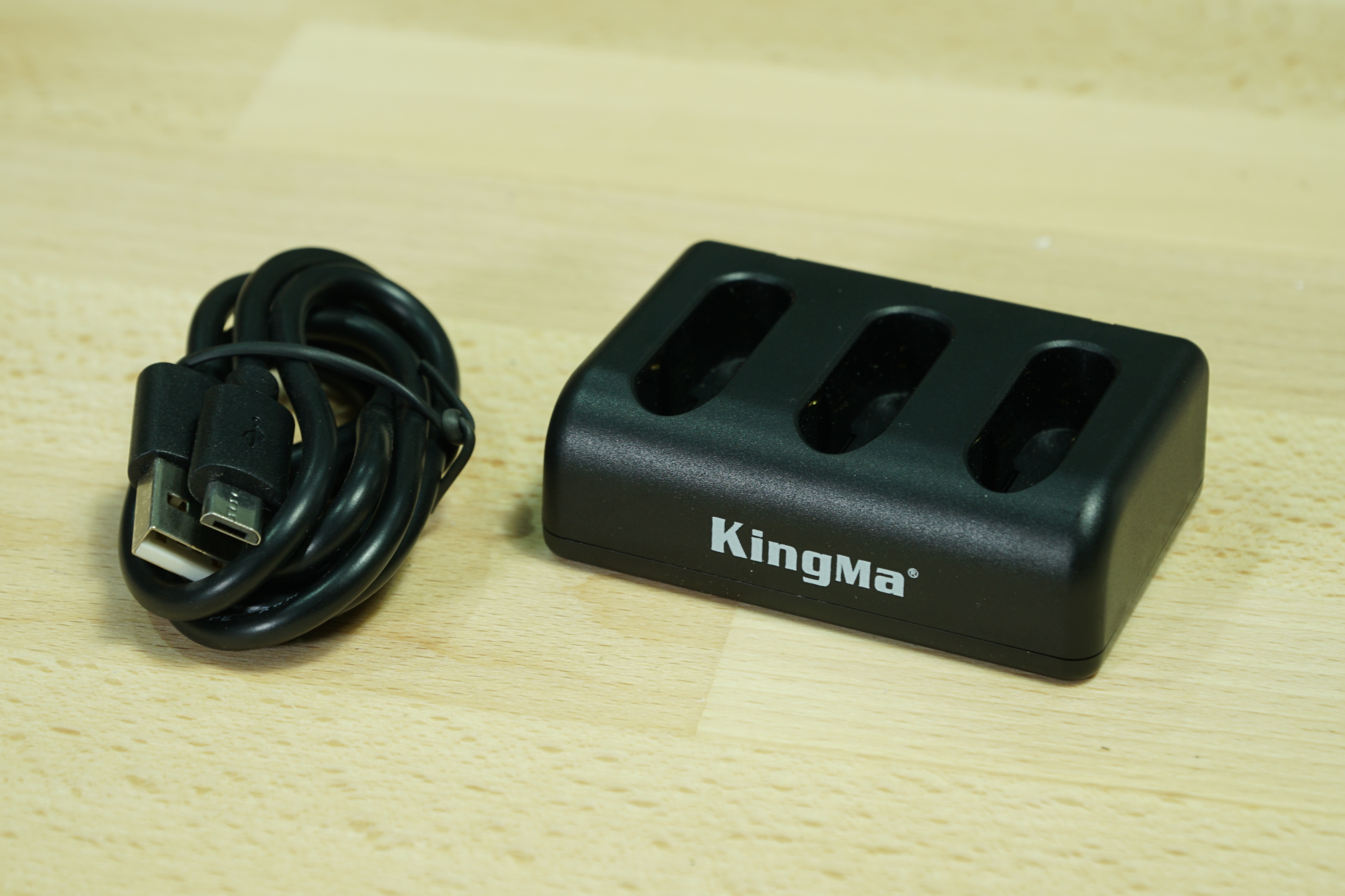 Kingmaแท่นชาร์จแบบ3ก้อน + แบตเตอรี่ Sony NP-BX1 2ก้อน ใช้กับกล้องSony รุ่นZV1 และ RX100