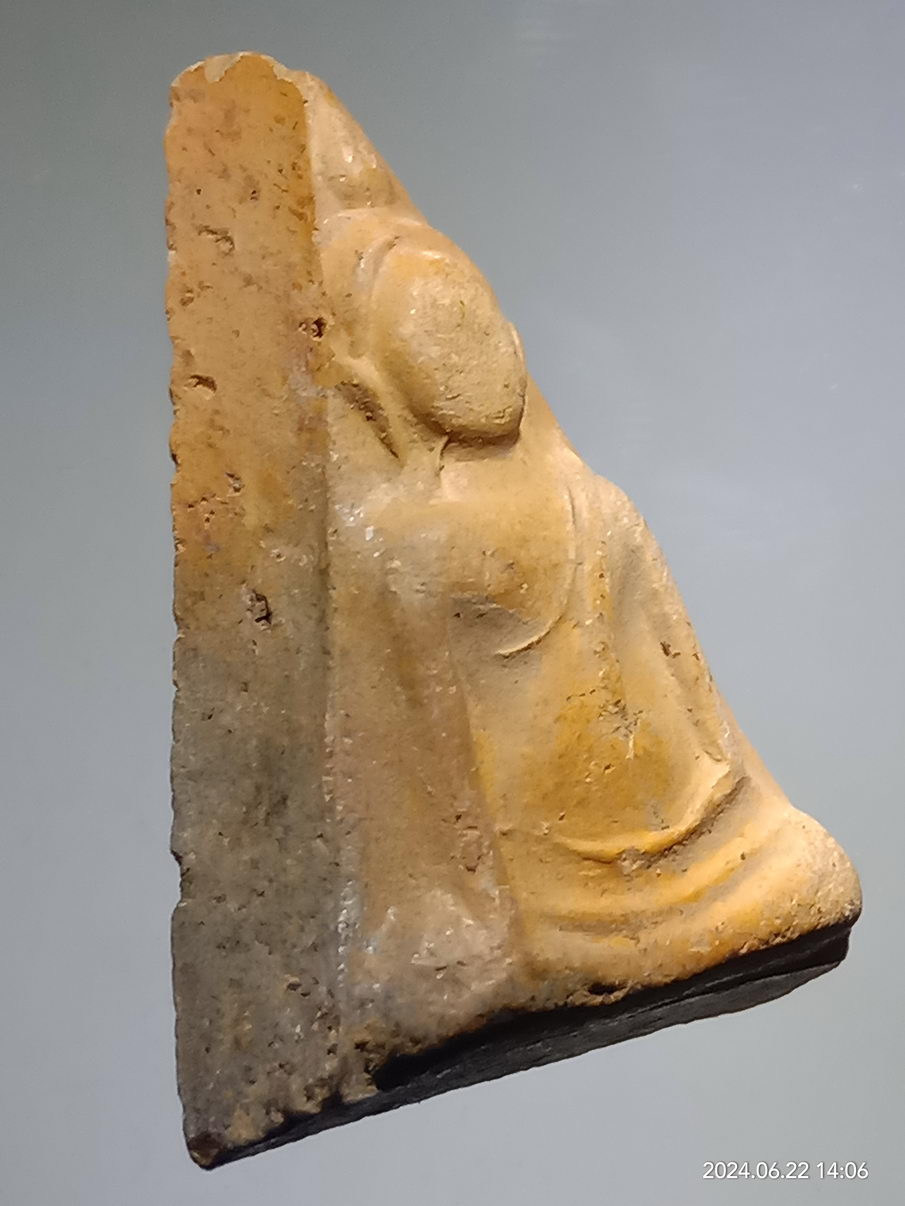 รหัสสินค้า พระเนื้อดิน เนื้อผง เนื้อว่าน 156 พระนางพญา เนื้อดินเผา หลังยันต์ดวง พระอาจารย์ถนอม วัดนางพญา จังหวัดพิษณุโลก