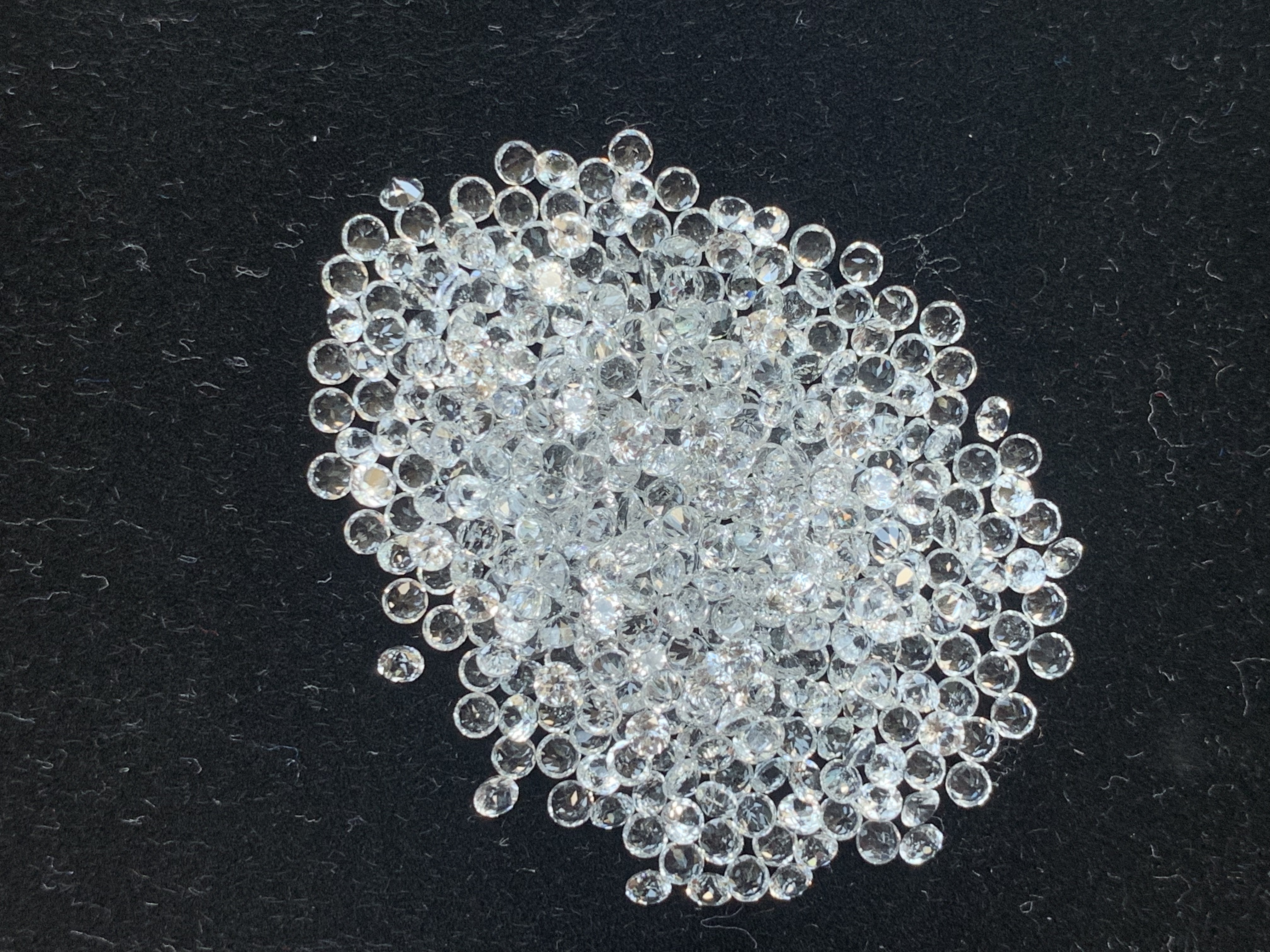 White topaz ไวท์โทปาสกลม 1.8 มม. 5 กะรัต