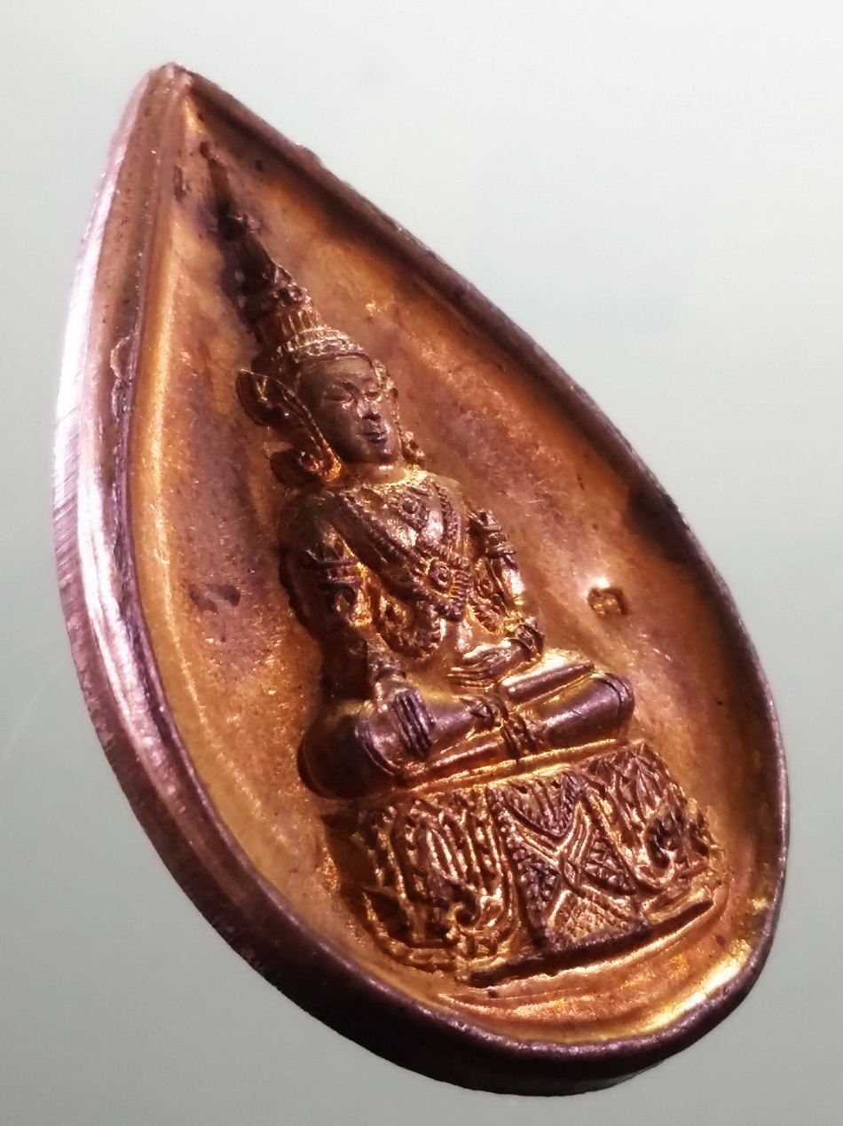 รหัสสินค้า เหรียญพระพุทธ 4101 เหรียญหยดน้ำเนื้อทองแดงผิวไฟ หลังยันต์ใบพัด พระฝาง จังหวัดอุตรดิตถ์ สร้างปี 2548 ตอกโค้ด