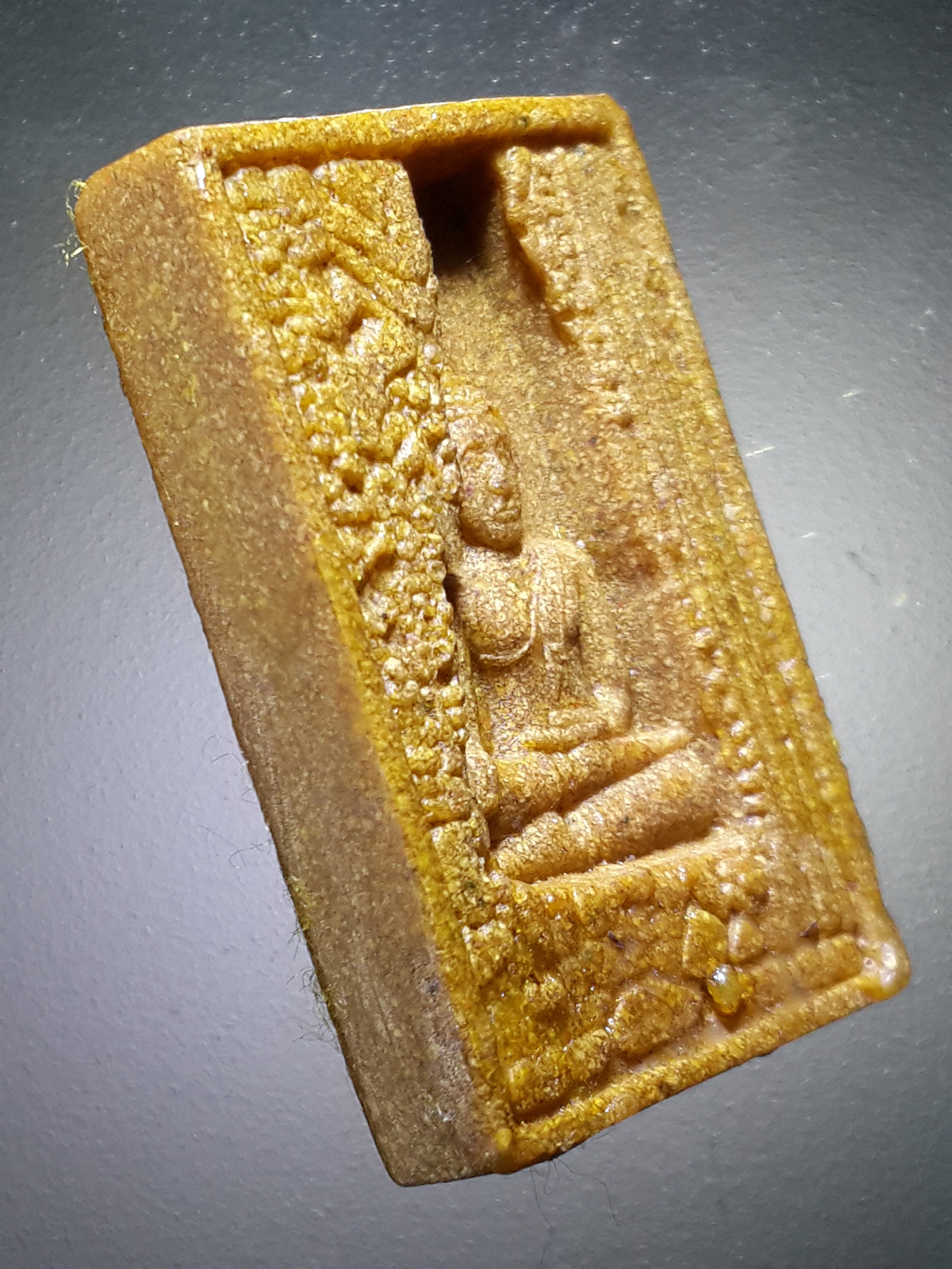 รหัสสินค้า พระมีกล่อง 216 พระมงคลบพิตร จ. พระนครศรีอยุธยา เนื้อกระเบื้องหลังคาโบสถ์ ที่ระลึกปฏิสังขรณ์ พระวิหาร ปี 2539