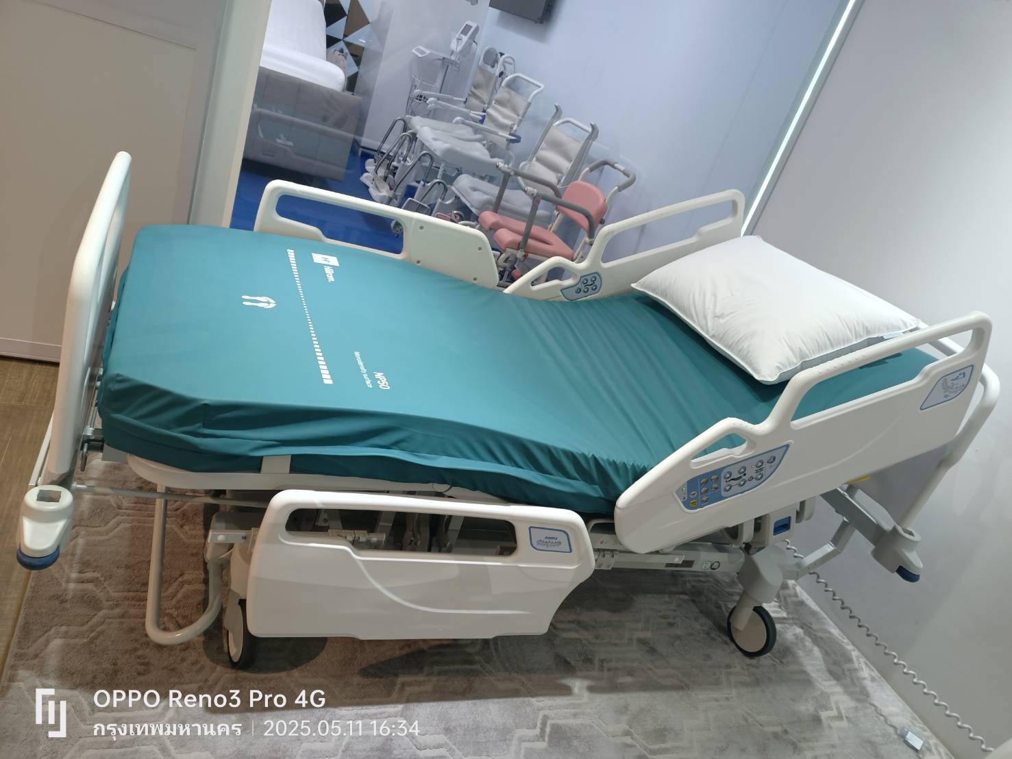 ชุดเตียงผู้ป่วยปรับระดับไฟฟ้า Hill-Rom Accella 900 + ฟูกที่นอน แบรนด์ Hill-Rom NP50 แบรนด์จากประเทศสหรัฐอเมริกา สามารถชั่งน้ำหนักคนไข้บนเตียงได้