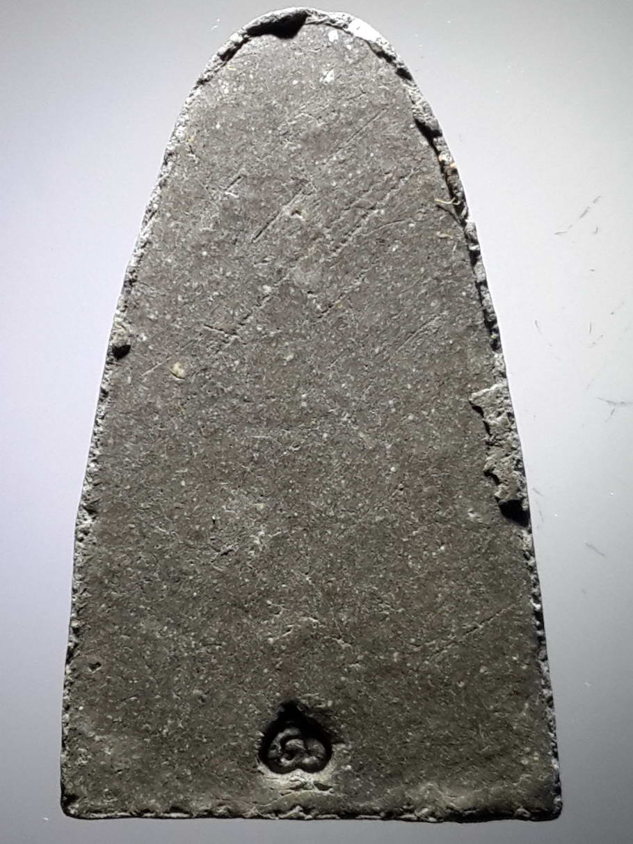 รหัสสินค้า หลวงปู่ทวด วัดต่างๆ 365 หลวงปู่ทวดเนื้อว่าน หลังเรียบ ด้านหลังกดโค้ดใบโพธิ์ ข้างในใบโพธิ์มีตัวอักษร ล. ไม่ทราบวัดที่สร้าง