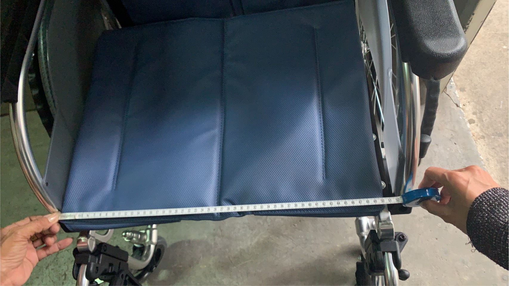 รถเข็นแบรนด์ญี่ปุ่น Matsunaga Wheelchair (車いす) รุ่น AR500 เบาะกว้างพิเศษ 20 นิ้ว รองรับน้ำหนักสูงสุด 130 กิโลกรัม เหมาะสำหรับ คนมีรูปร่างใหญ่, คนที่มีน้ำหนักมาก, คนไซร์ฝรั่ง, สูง ใหญ่