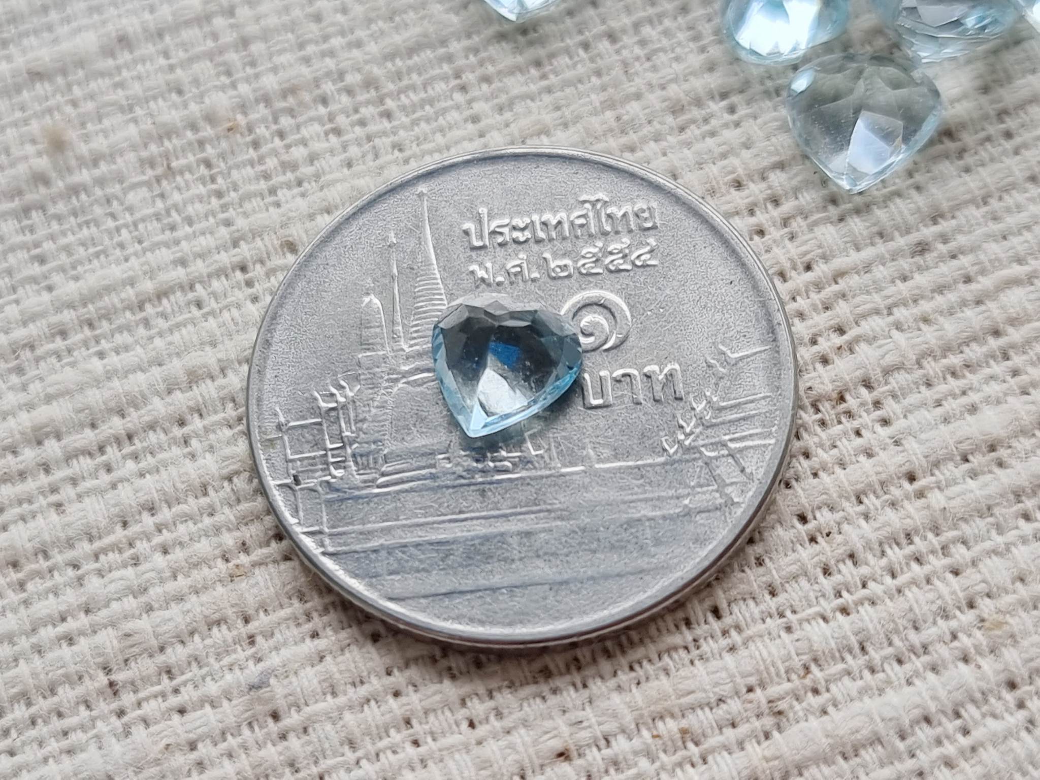 พลอยอความารีนหัวใจ 6 mm. 1 เม็ด