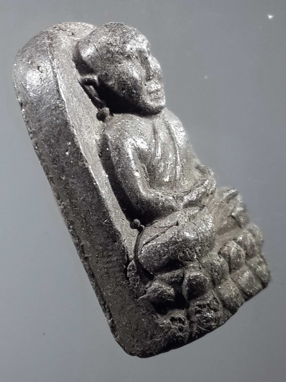 รหัสสินค้า หลวงปู่ทวด วัดต่างๆ 280 หลวงปู่ทวด วัดช้างให้ จังหวัดปัตตานี พิมพ์พระรอดใหญ่ ไม่ทราบปีที่สร้าง