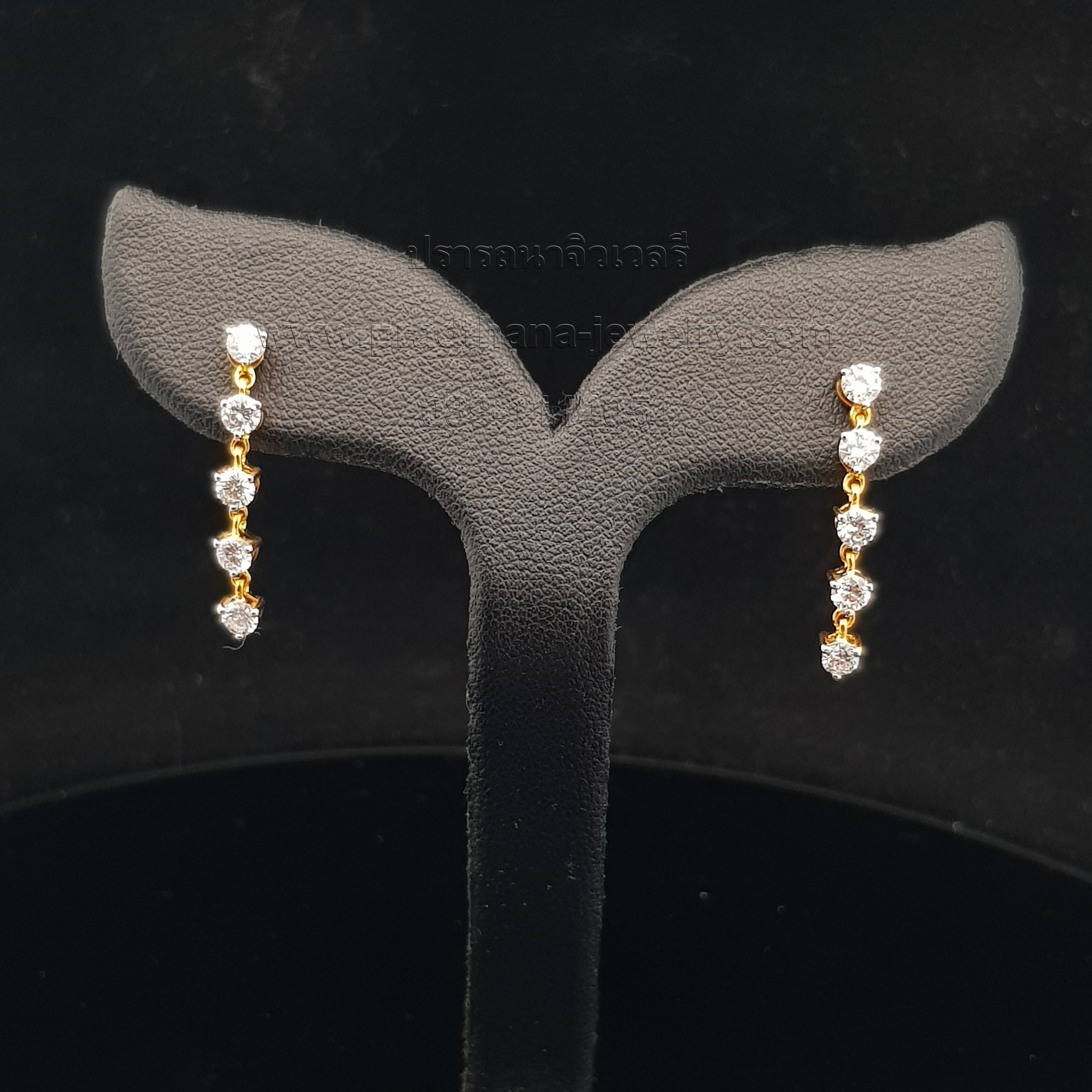 ต่างหูเพชรห้อยสายยาว **ขายแล้ว**