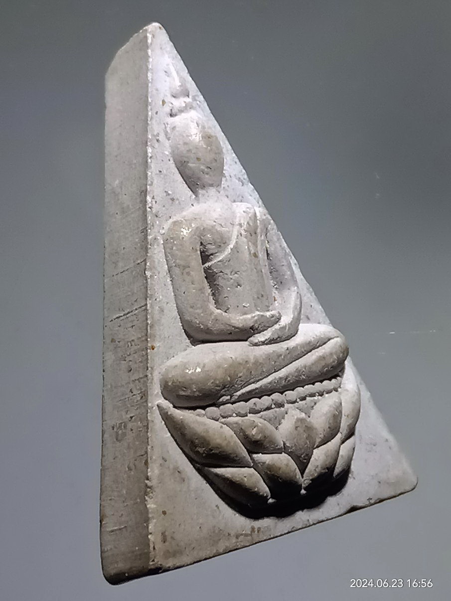 รหัสสินค้า พระเนื้อดิน เนื้อผง เนื้อว่าน 253 พระกำลังแผ่นดิน เนื้อผง วัดสุนีย์ฯ หลังยันต์พุฒซ้อน ไม่ทราบปีที่สร้าง