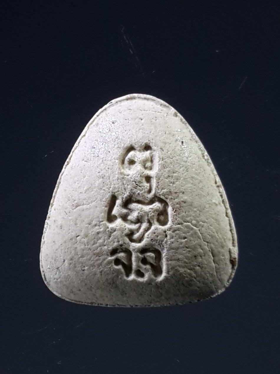 รหัสสินค้า พระไม่ทราบที่ 324 พระสังกัจจายน์เนื้อผง หลังยันต์พุทโธ มีตัวอักษรย่อ จ.จ.ไม่ทราบที่