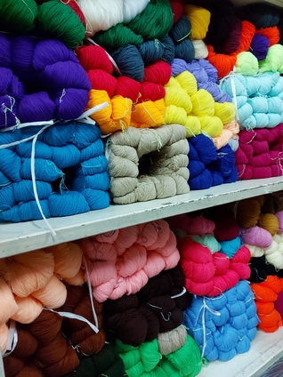 ไหมพรมไจ ทำพู่ ทำปอมปอม 3 ply Acrylic Yarn Skeen
