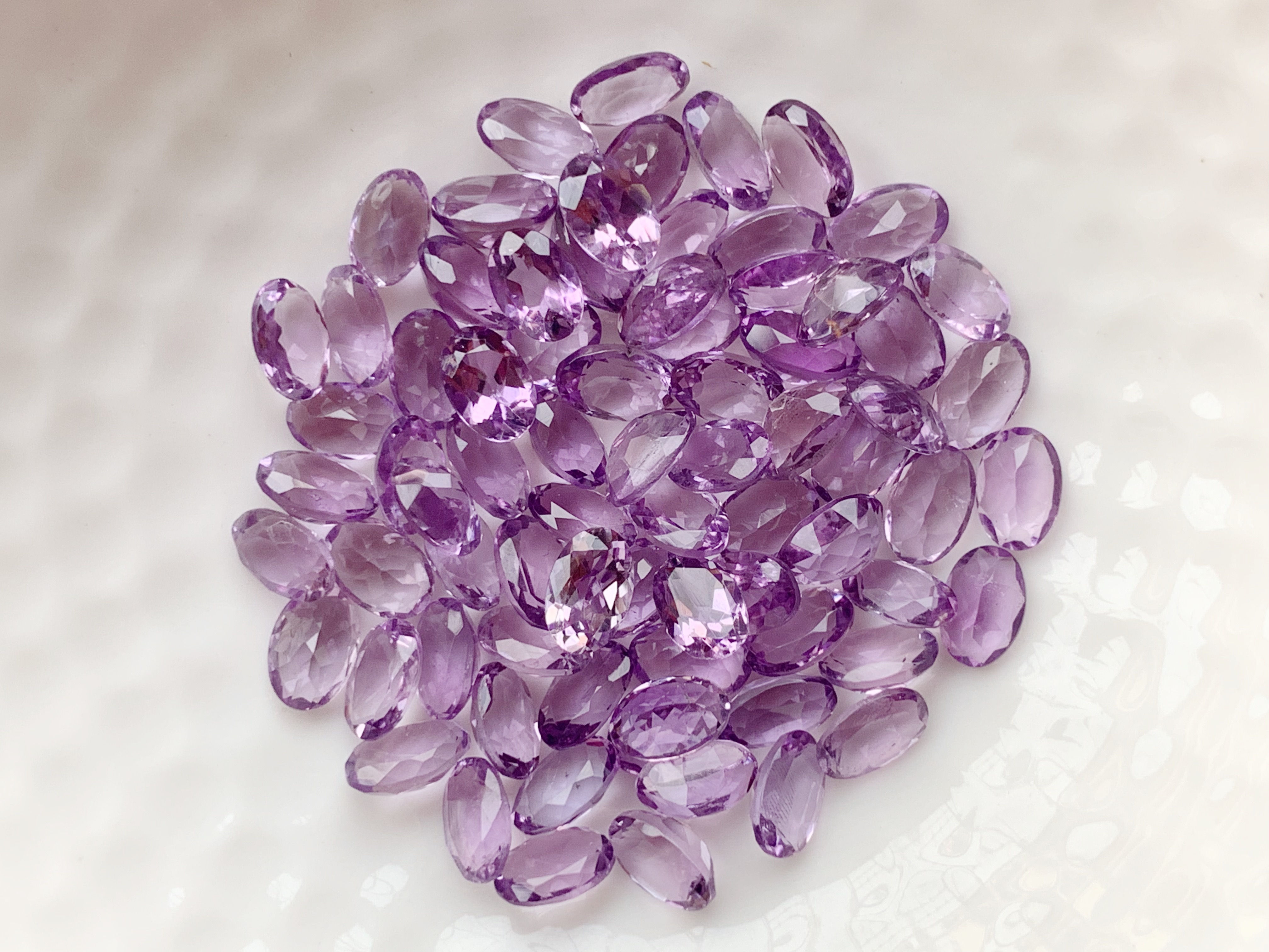 อเมทิสอ่อนไข่ 6X4 มม. 5 กะรัต