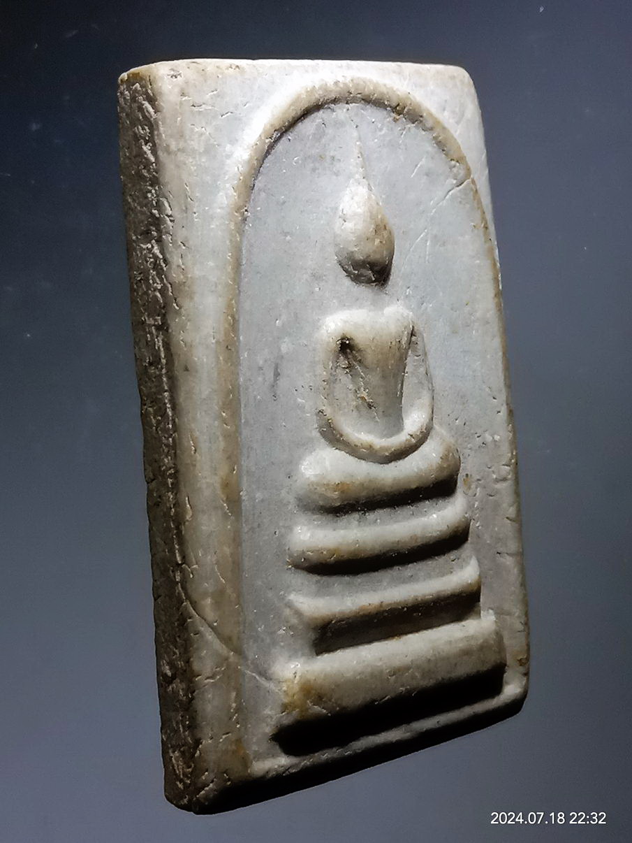 รหัสสินค้า พระสมเด็จ วัดต่างๆ 1226 พระสมเด็จเนื้อผง หลังมังกรคู่ หลวงพ่อเขียน ถ้ำสว่างอารมณ์ จังหวัดเพชรบุรี