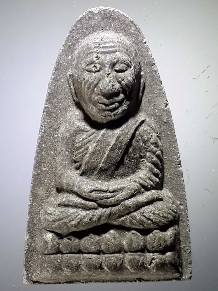 รหัสสินค้า หลวงปู่ทวด วัดต่างๆ 365 หลวงปู่ทวดเนื้อว่าน หลังเรียบ ด้านหลังกดโค้ดใบโพธิ์ ข้างในใบโพธิ์มีตัวอักษร ล. ไม่ทราบวัดที่สร้าง