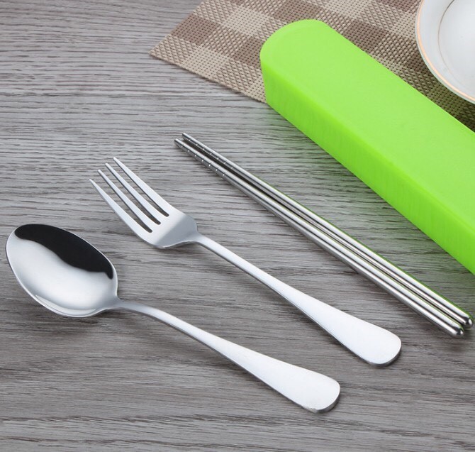 ชุดช้อนส้อมและตะเกียบ