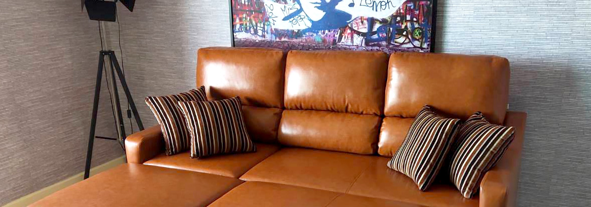 customize sofa งานโซฟาเฉพาะคุณ เพราะเราเข้าใจในความแตกต่าง เราจึงพร้อมปรับแบบของโซฟาเพื่อให้ได้โซฟาที่พอดีกับพื้นที่ สี และแบบ ให้ตรงกับสิ่งที่คุณต้องการมากที่สุด - ปรับแบบแขน ปรับความสูง ขนาด และแบบของเท้าแขนได้ ตามต้องการ เพื่อเพิ่มพื้นที่นั่งหรือมีที่วางแก้วได้ - ปรับขนาด มีโซฟาหลายขนาดให้เลือก พร้อมปรับขนาดให้พอดีกับพื้นที่ห้องได้ - วัสดุหุ้มโซฟา มีหลากหลายเนื้อผ้า สามารถเลือกได้ทั้ง ผ้า หนัง รวมถึงยังมีเฉดสีมากกว่า 500 สี เพื่อให้ได้โซฟา เข้ากับบ้าน และตรงกับความต้องการมากที่สุด