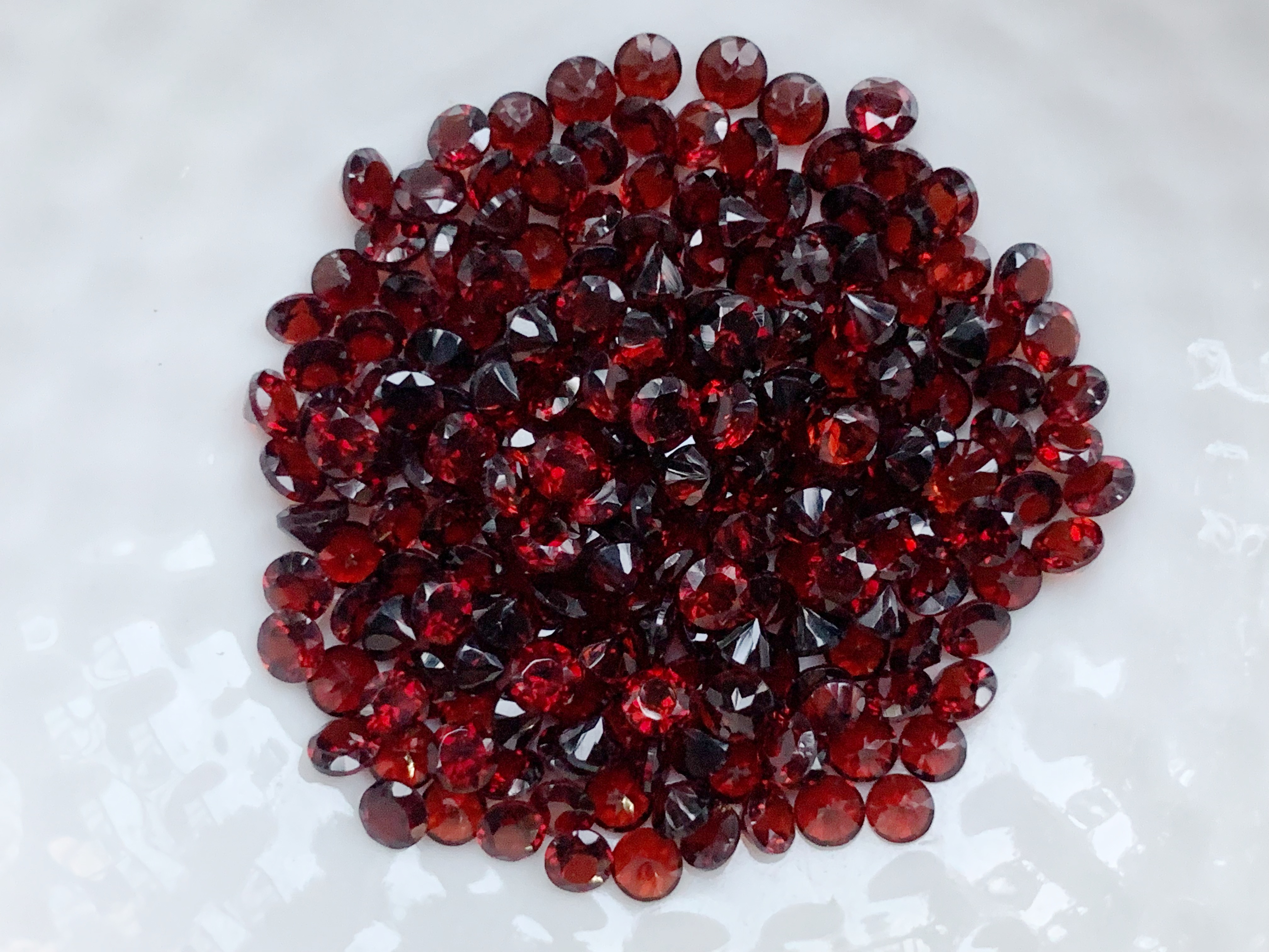 โกเมนกลม 3.0 มม. 5 กะรัต