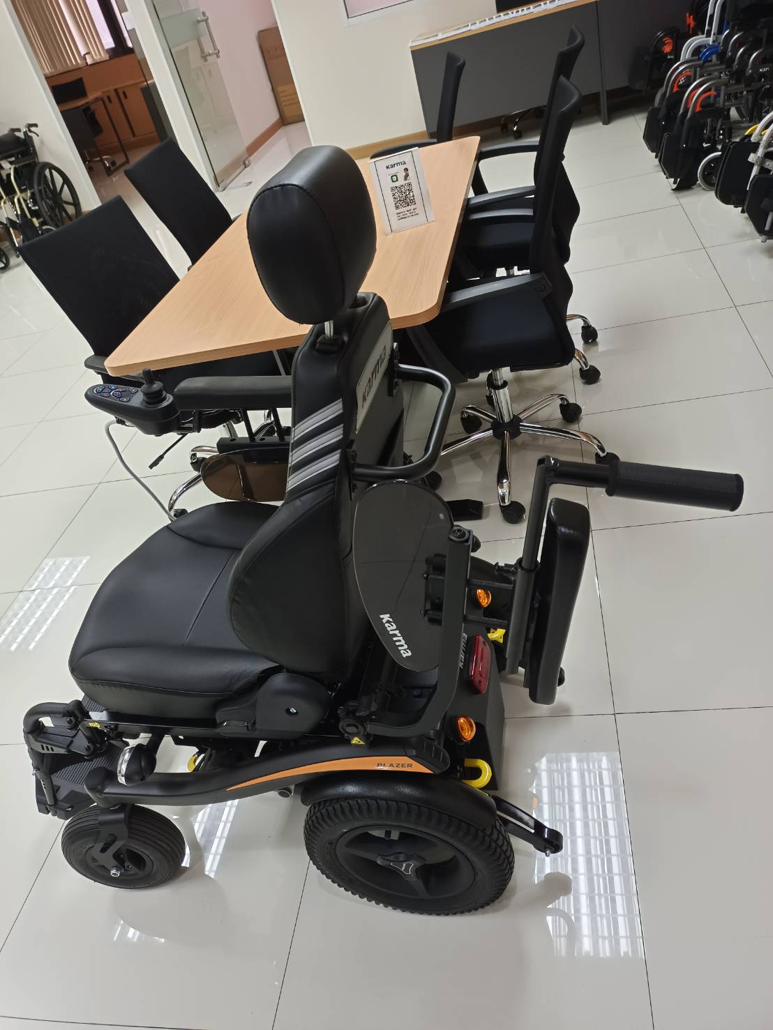 รถเข็นไฟฟ้าคาร์ม่า KARMA รุ่น Blazer Captain พนักพิงปรับเอนได้ ของแท้ รับประกันศูนย์ไทย 5 ปี (รุ่นยอดนิยม)