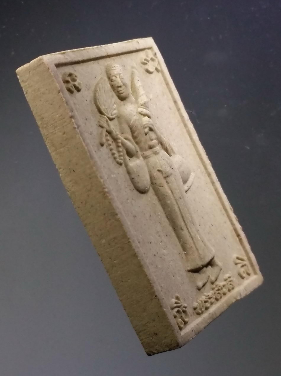 รหัสสินค้า พระมีกล่อง 3756 พระสิวลี เนื้อผง ฝังตะกรุดสามกษัตริย์ หลังรูปเหมือน พระอาจารย์ไสว ปภัสสโร วัดเทพกองกอย อำเภอคำตากล้า จังหวัดสกลนคร