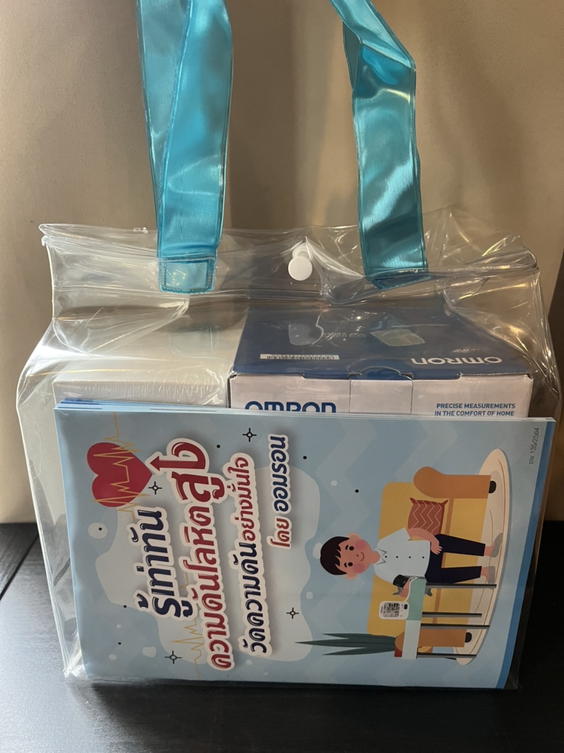 Omron เครื่องวัดความดันโลหิตอัตโนมัติ แบรนด์ OMRON รุ่น HEM-7121 ประกันศูนย์ 5 ปี แถม Adapter