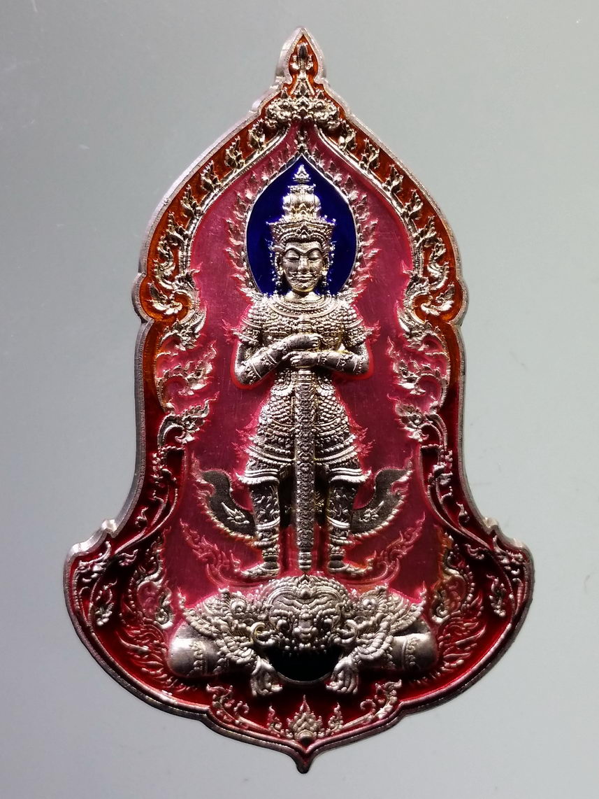 รหัสสินค้า พระมีกล่อง 2383 เหรียญท้าวเวสสุวรรณ หน้าเทวดา รุ่นเศรษฐีรวยทันใจ ๒ หลวงพ่อพัฒน์ วัดห้วยด้วน อำเภอหนองบัว จังหวัดนครสวรรค์ เนื้อทองแดงอาบเงินลงยา จัดสร้าง 300 เหรียญ ตอกโค๊ต หมายเลข ๑๓๔