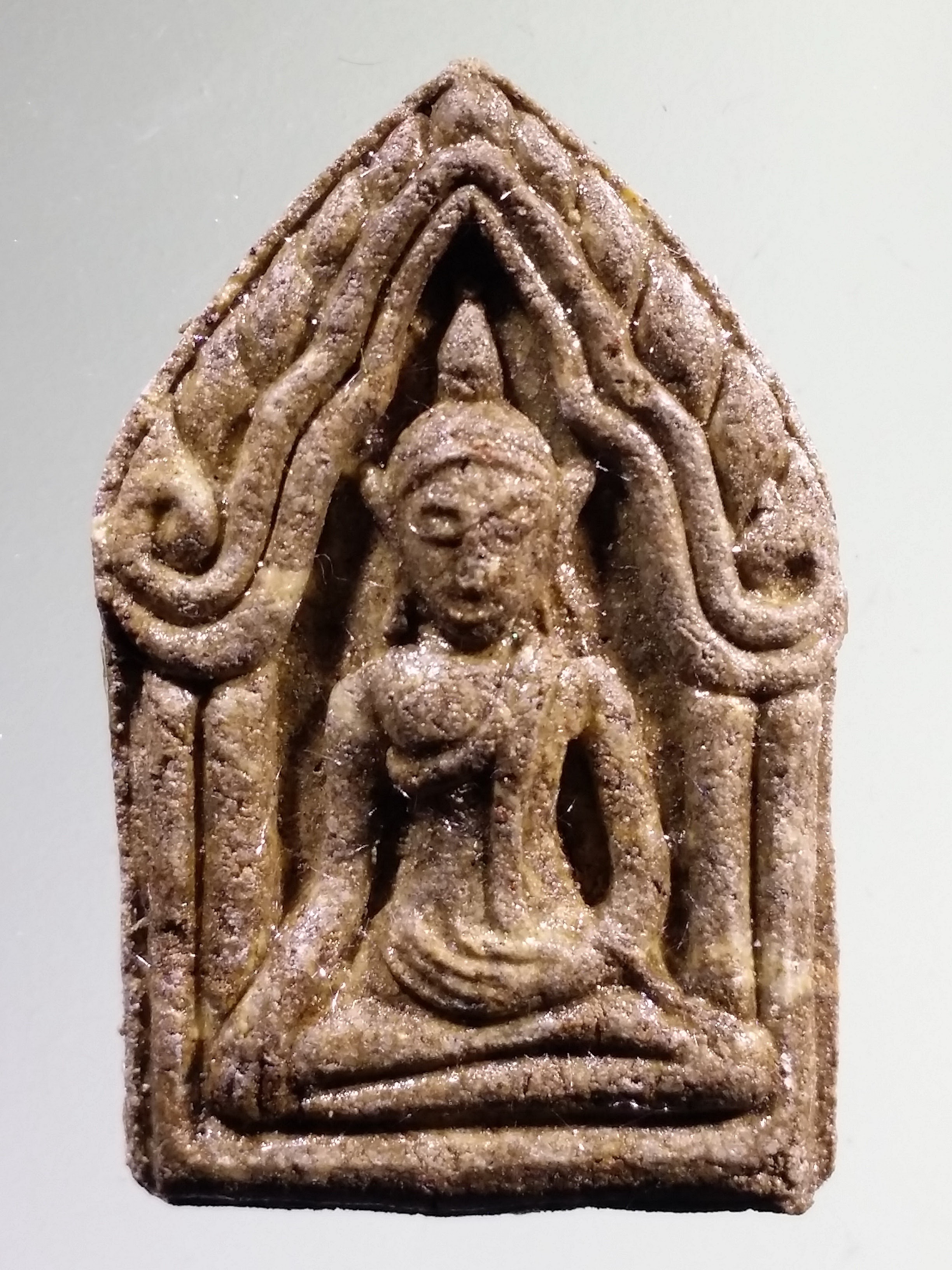 รหัสสินค้า พระมีกล่อง 1677 พระขุนแผนเงินไหลมา เนื้อว่าน ผสมผงโสฬส ครูบาโต วัดพระบาทปางแฟน จังหวัดเชียงใหม่ พระรายการนี้ให้เช่าบูชาแล้ว