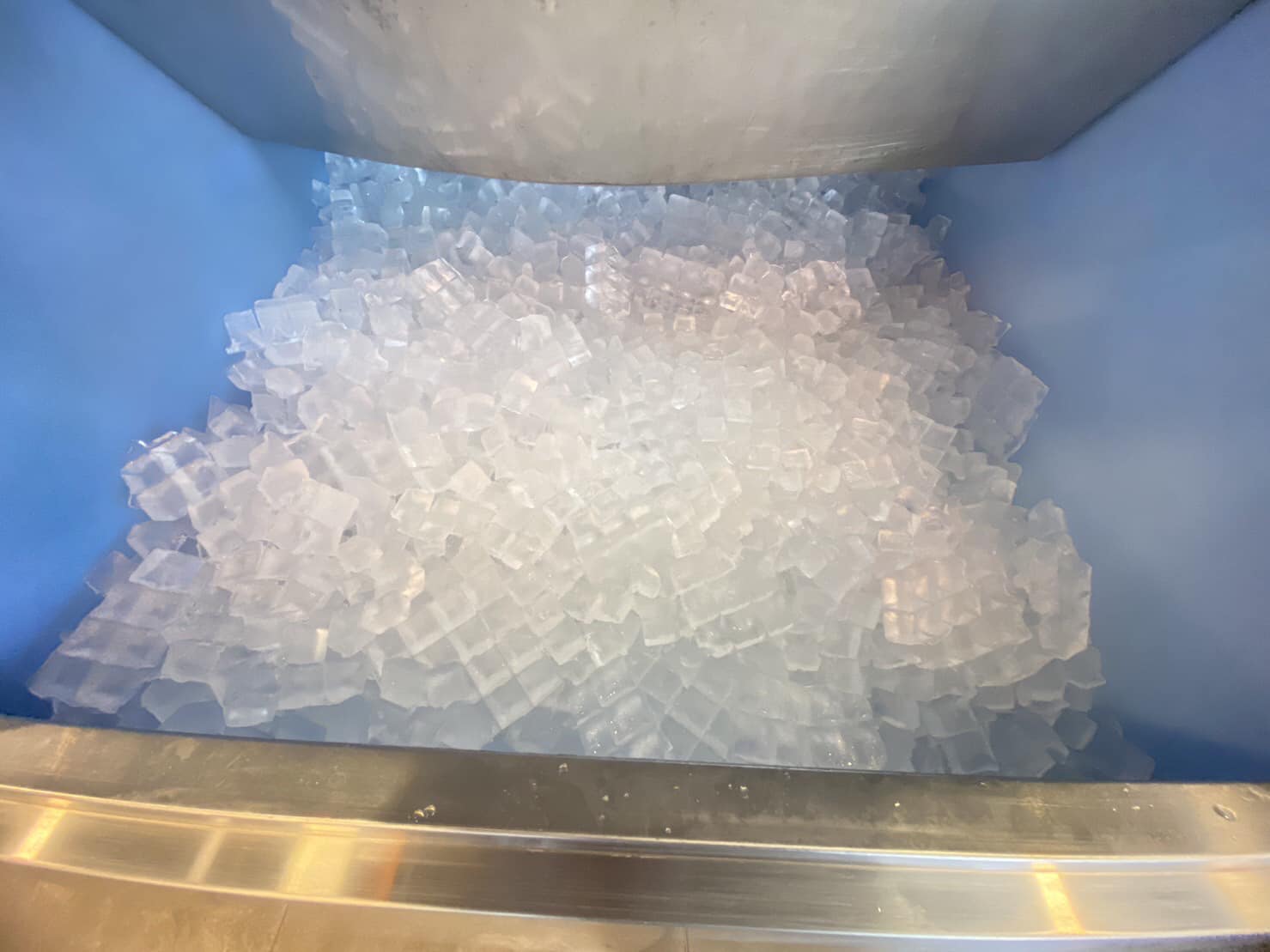 เครื่องทำน้ำเเข็งอัตโนมัติ กำลังการผลิต 225Kg.24 ชม.