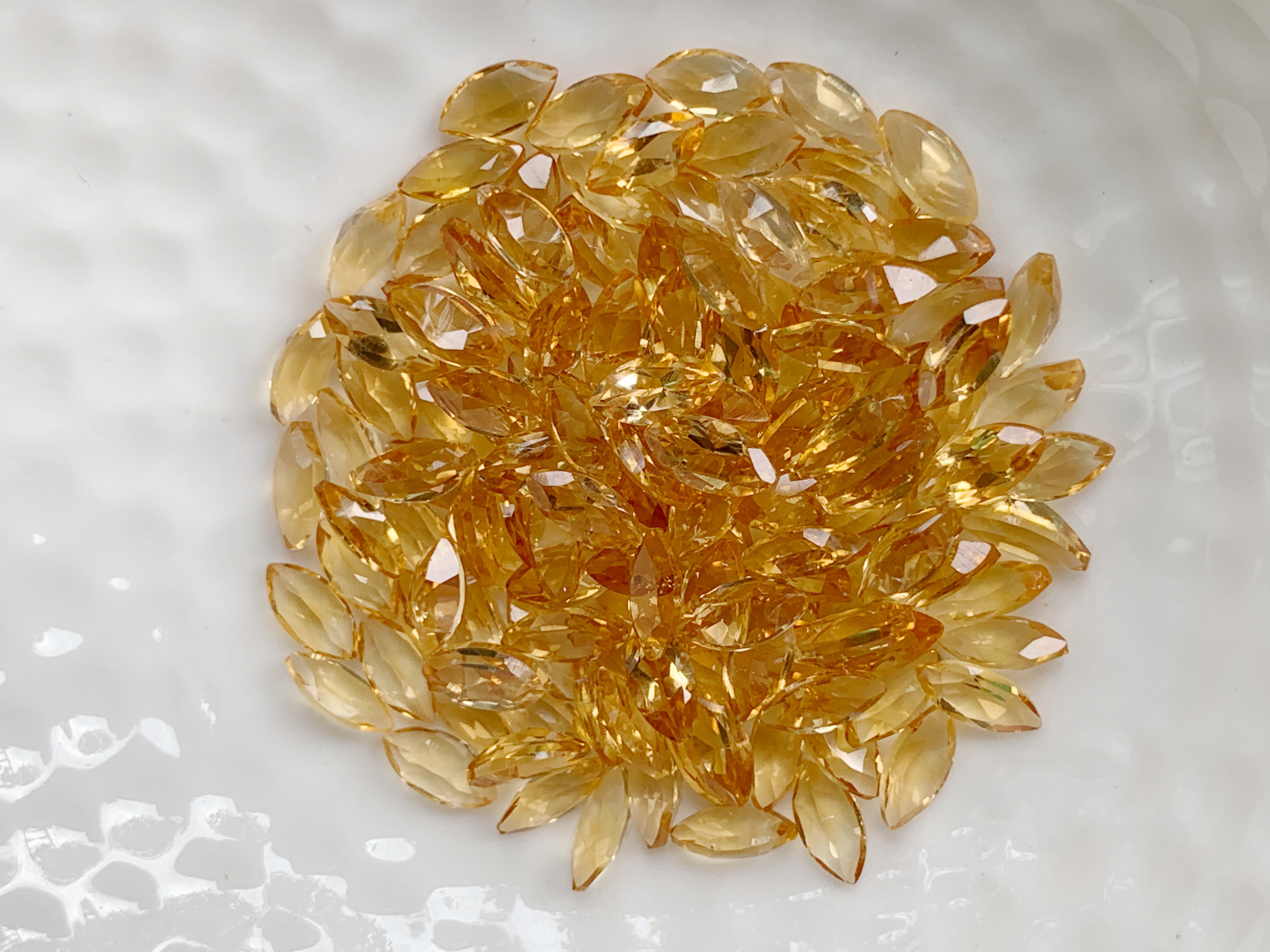 ซิทรินอ่อนมาคี 6X3 มม. 5 กะรัต