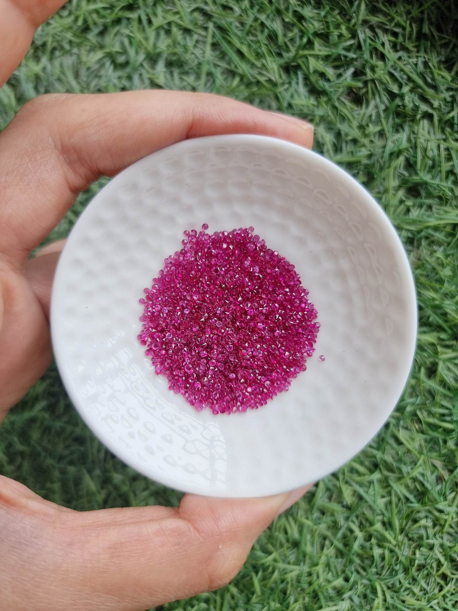 พลอยทับทิมสยามเผาเก่า บ่อไร่ จ.ตราด 1.4-1.9 mm. นน. 0.25 กะรัต