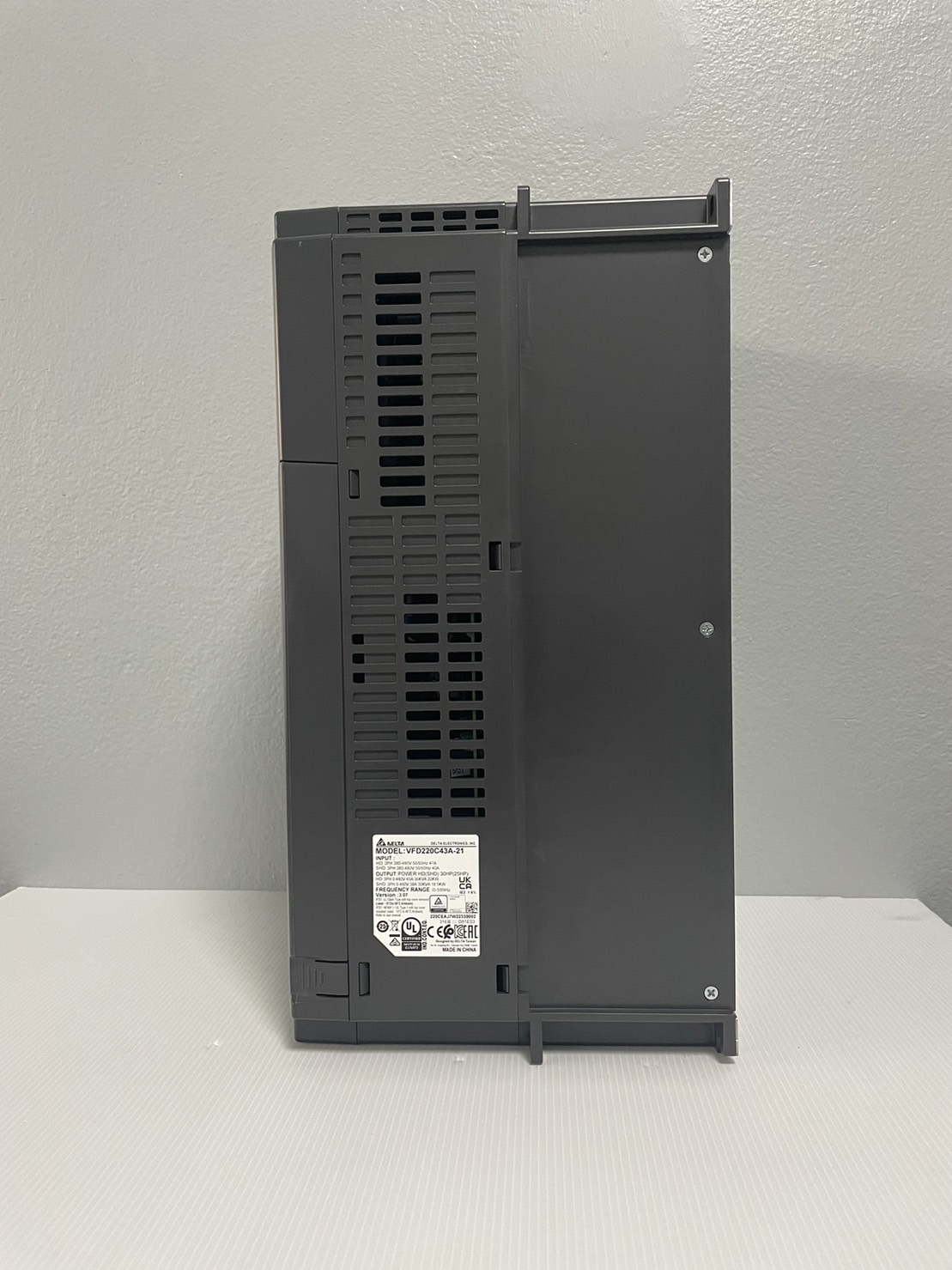 Delta Inverter VFD220C43A-21 30HP 22kW (Input 380V 3-Phase Output 380V 3-Phase )