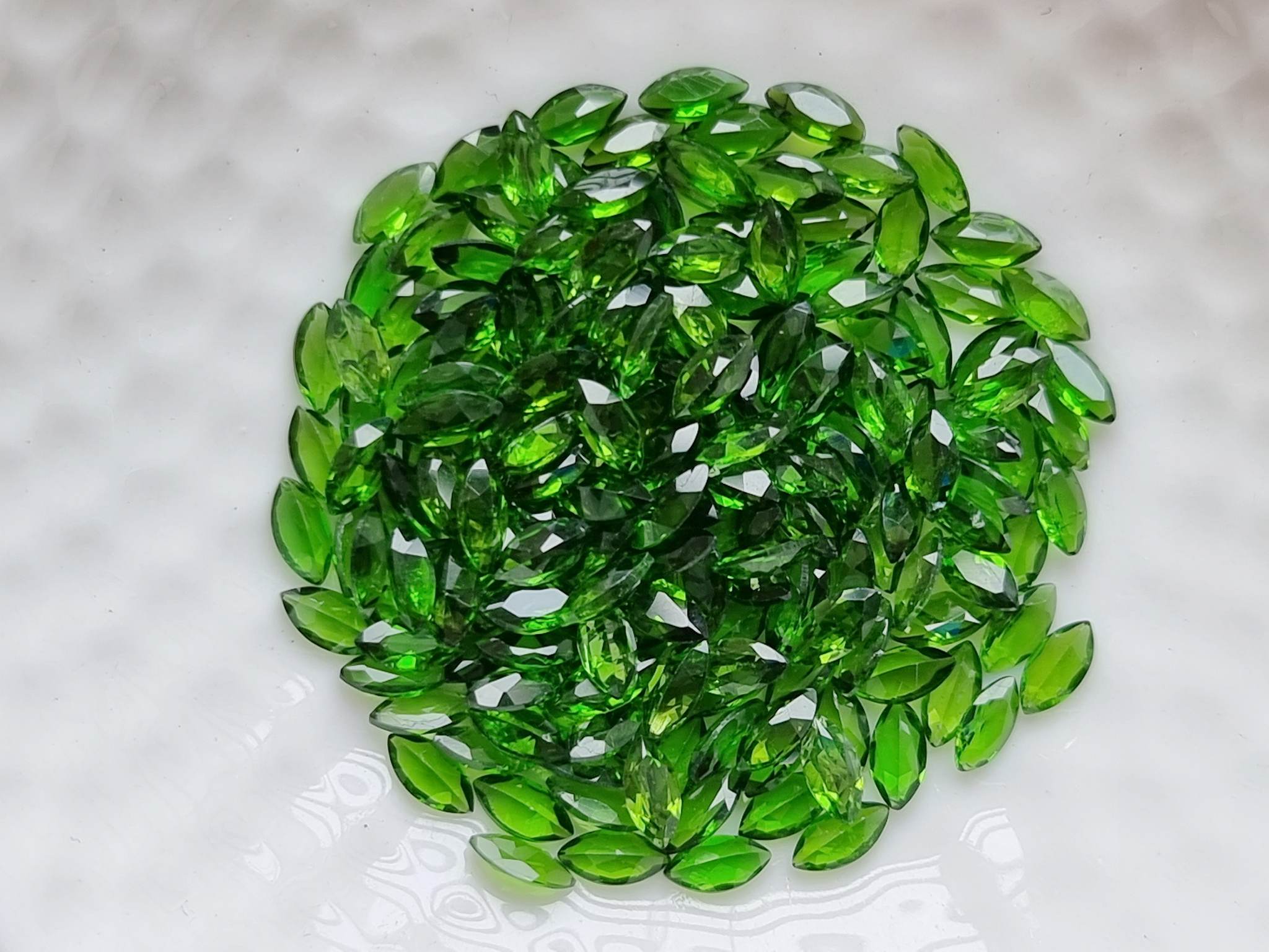พลอยโครมไดออฟไซด์มาคี 6x3 mm. 1 กะรัต