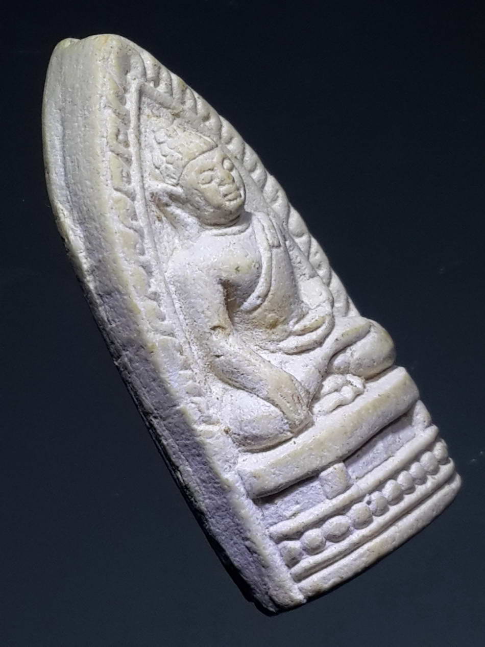 รหัสสินค้า พระไม่ทราบที่ 290 พระรอดเนื้อผง หลังตัวอักษร ป.ภ. ไม่ทราบที่