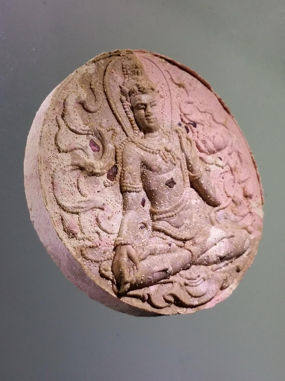 รหัสสินค้า จตุคามรามเทพ 285 พระเทวราชโพธิสัตว์จตุคามรามเทพ รุ่น มหาจักรพรรดิศรีวิชัยสุวรรณภูมิ เนื้อว่าน ก้นครก ฝังแร่มวลสาร หมายเลข ๒๙๖