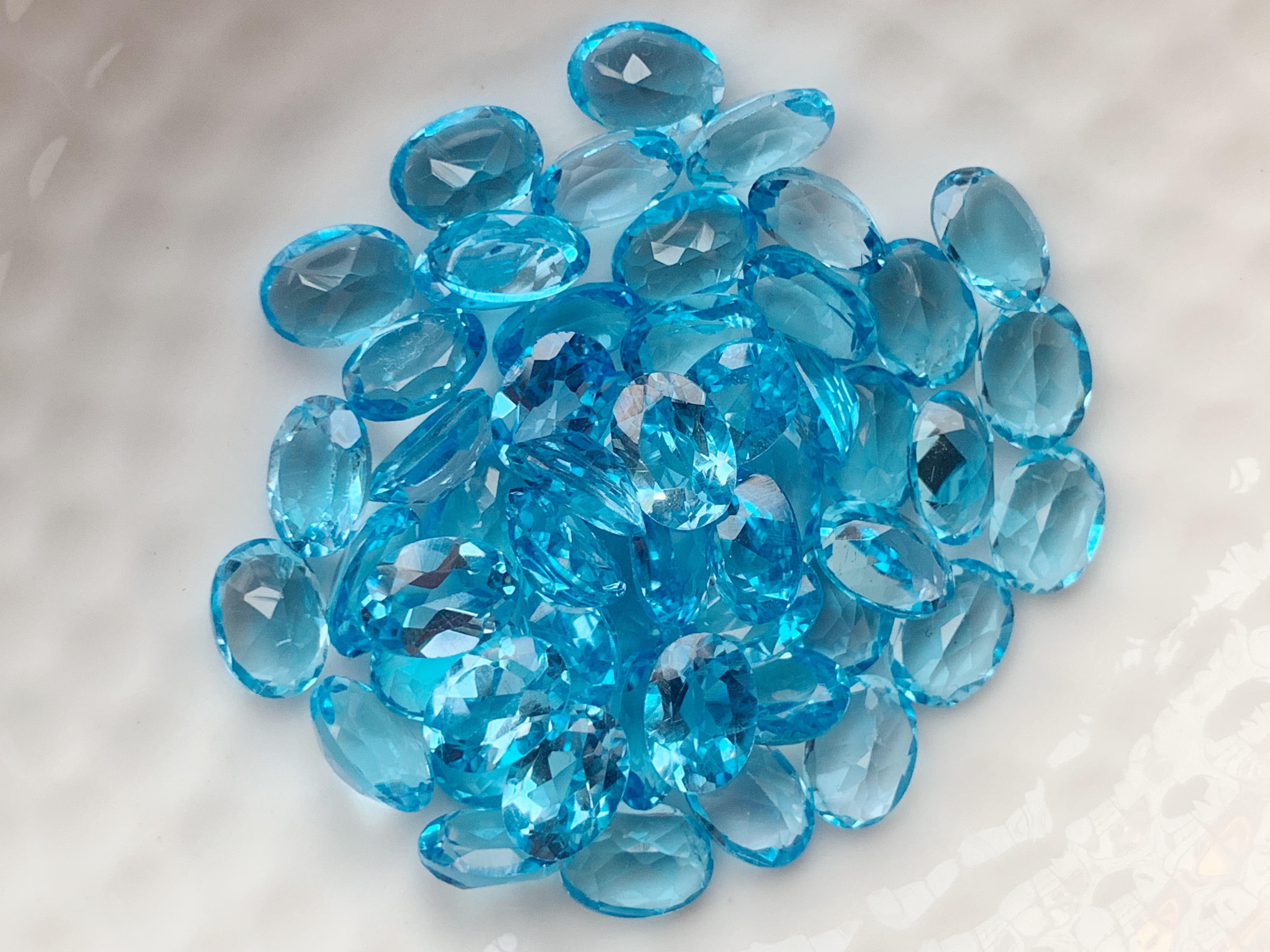 บลูโทปาสไข่ 7X5 มม. 5 กะรัต