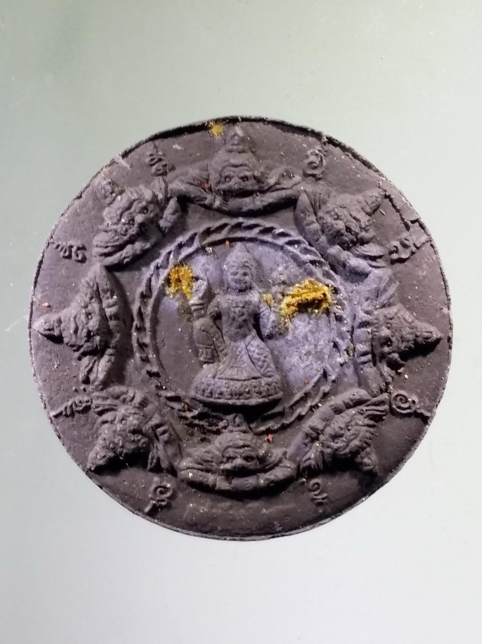 รหัสสินค้า จตุคามรามเทพ 744 ท้าวจตุคามรามเทพ เนื้อว่านกากยายักษ์โรยผงตะไบ ฝังแร่มวลสาร ไม่ทราบรุ่น ไม่มีกล่อง Code Laser เงิน