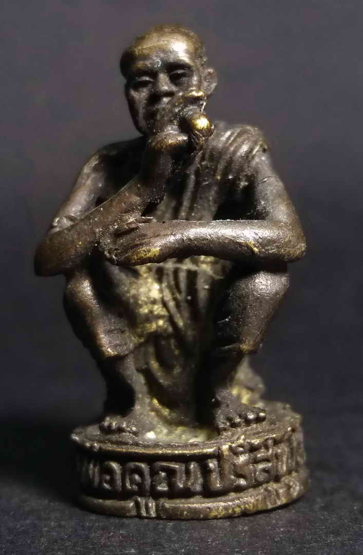 รหัสสินค้านครราชสีมา 062 รูปหล่อนั่งเอกลักษณ์ หลวงพ่อคูณ วัดบ้านไร่ จังหวัดนครราชสีมา สร้างปี 2536