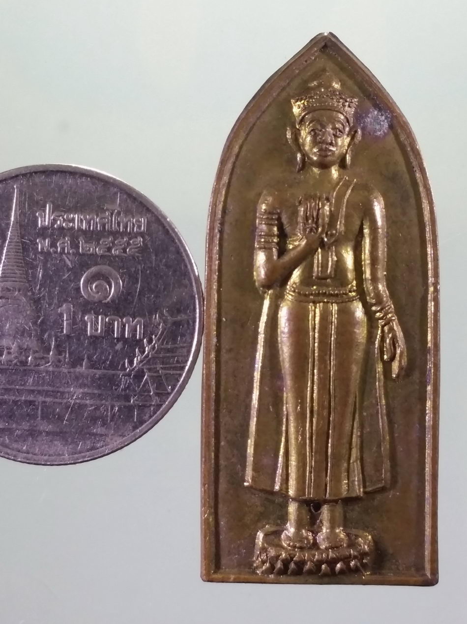 รหัสสินค้า เหรียญพระพุทธ 4179 เหรียญหลวงพ่อท้าวอู่ทอง วัดพุทไธศวรรย์ ขนาดเทียบกับเหรียญบาท