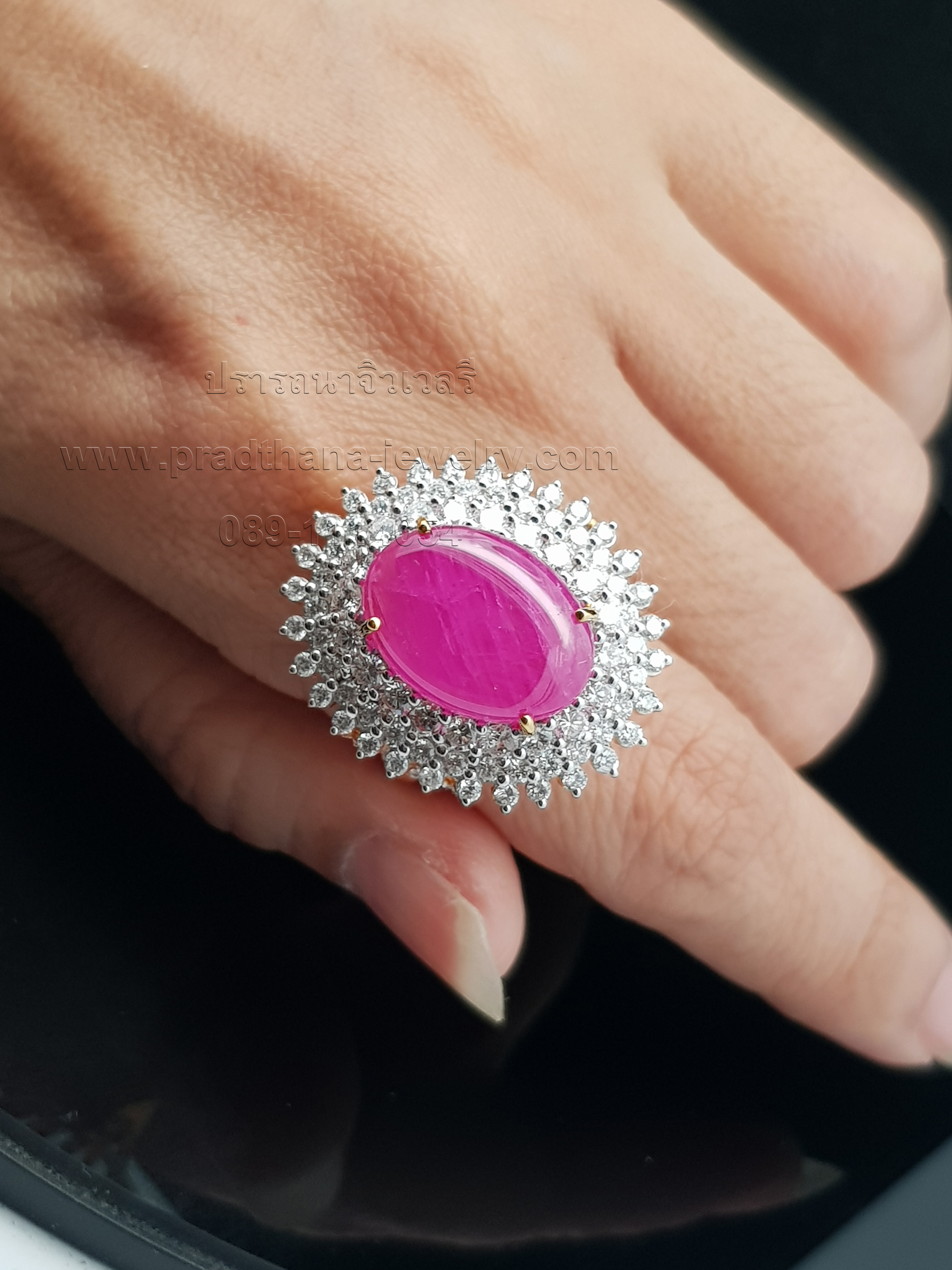 แหวนทับทิมล้อมเพชรสามชั้น