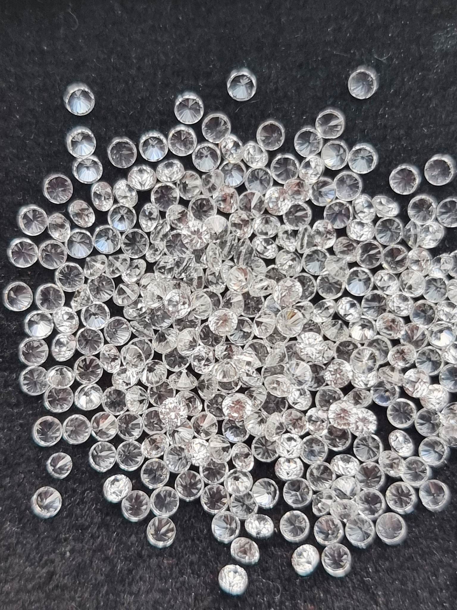 เพทายขาวกลมเจียรเหลี่ยม Size 2.0 มม. 1 กะรัต