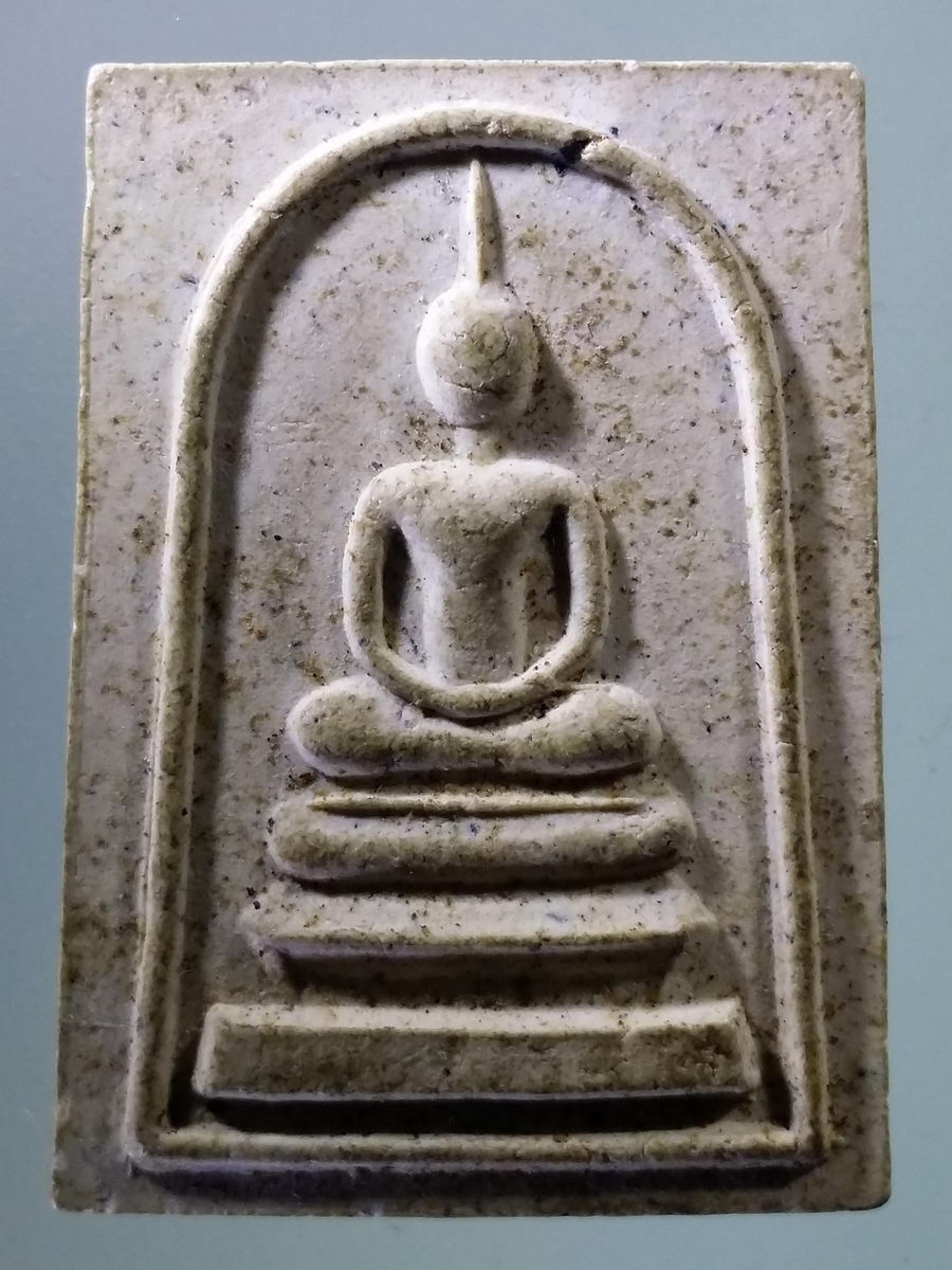 รหัสสินค้า พระเนื้อดิน เนื้อผง เนื้อว่าน 8563 พระผงวิเศษ พิมพ์พระสมเด็จ หลวงพ่อคูณ วัดบ้านไร่ อำเภอด่านขุนทด จังหวัดนครราชสีมา