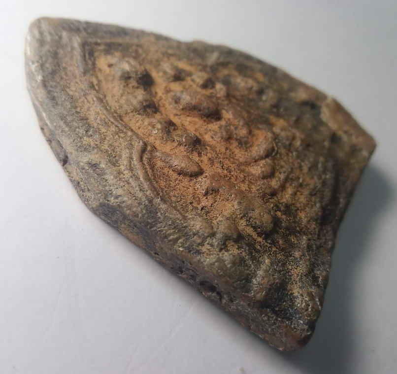 รหัสสินค้า พระกรุ 031 พระนารายณ์ทรงปืน พิมพ์เล็ก เนื้อดิน กรุวัดพระศรีรัตนมหาธาตุ จ.ลพบุรี