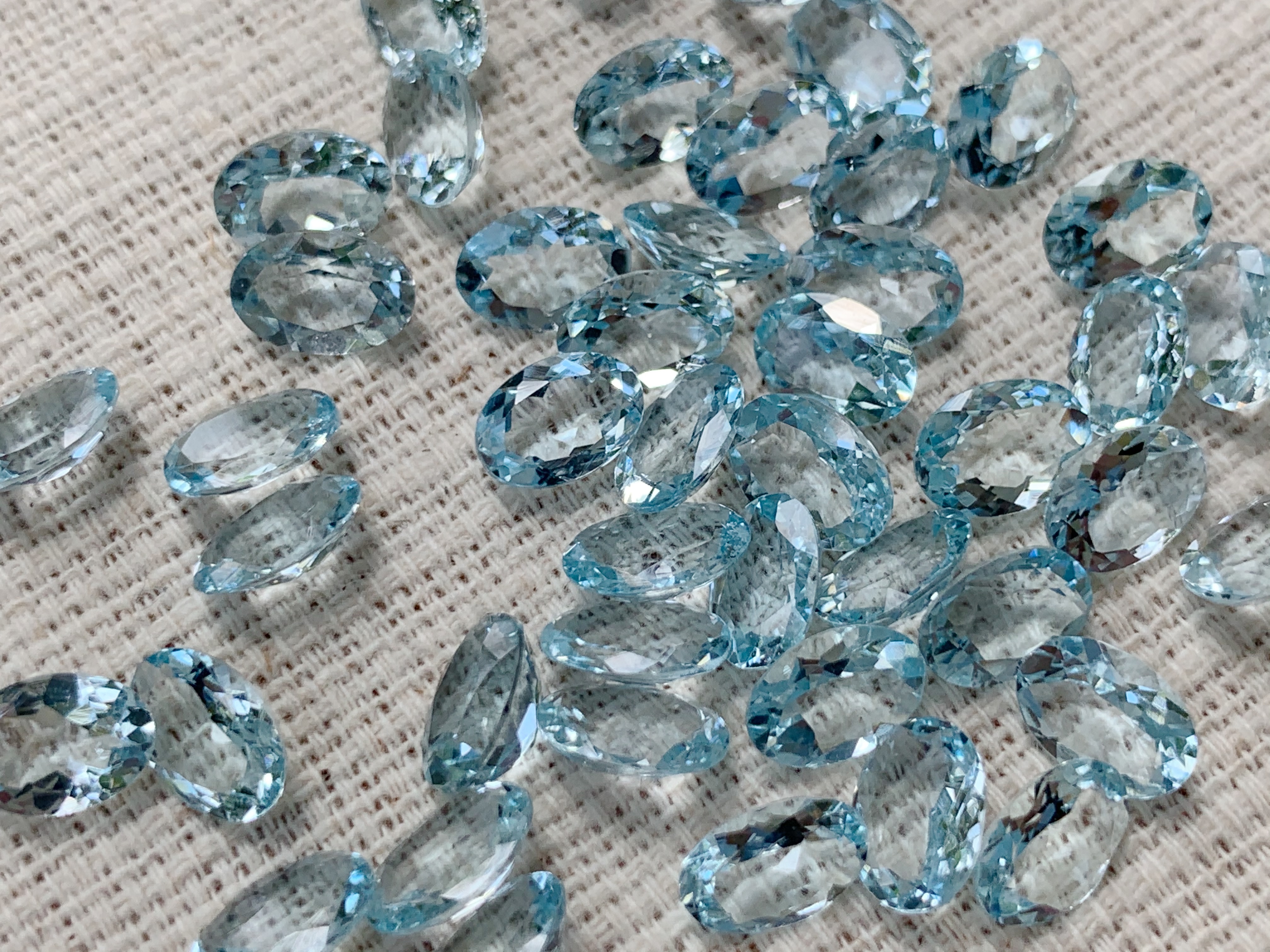 อความารีนไข่ 7x5 mm 1 กะรัต