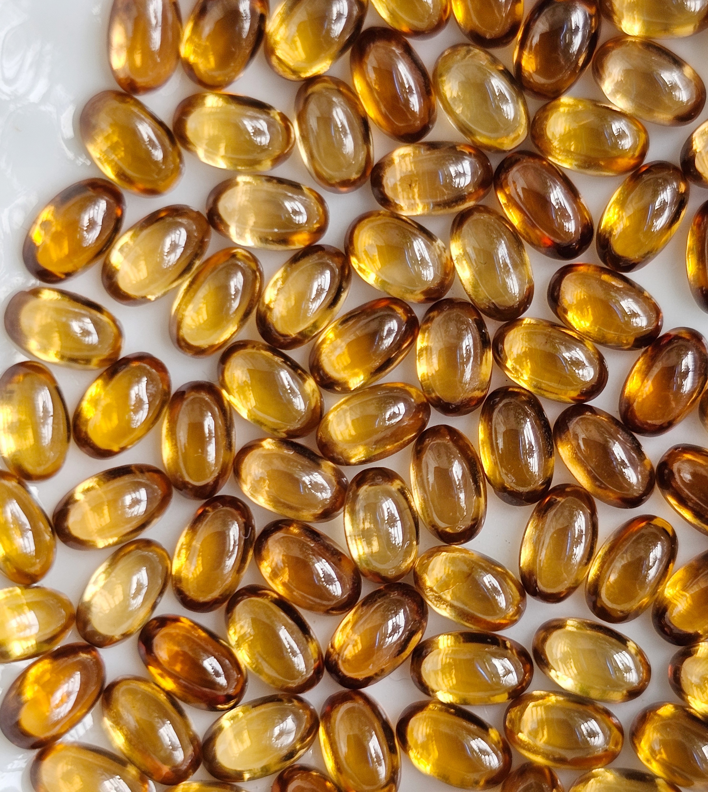 พลอยเพทายดิบไข่หลังเบี้ย 5x3mm. 1 กะรัต