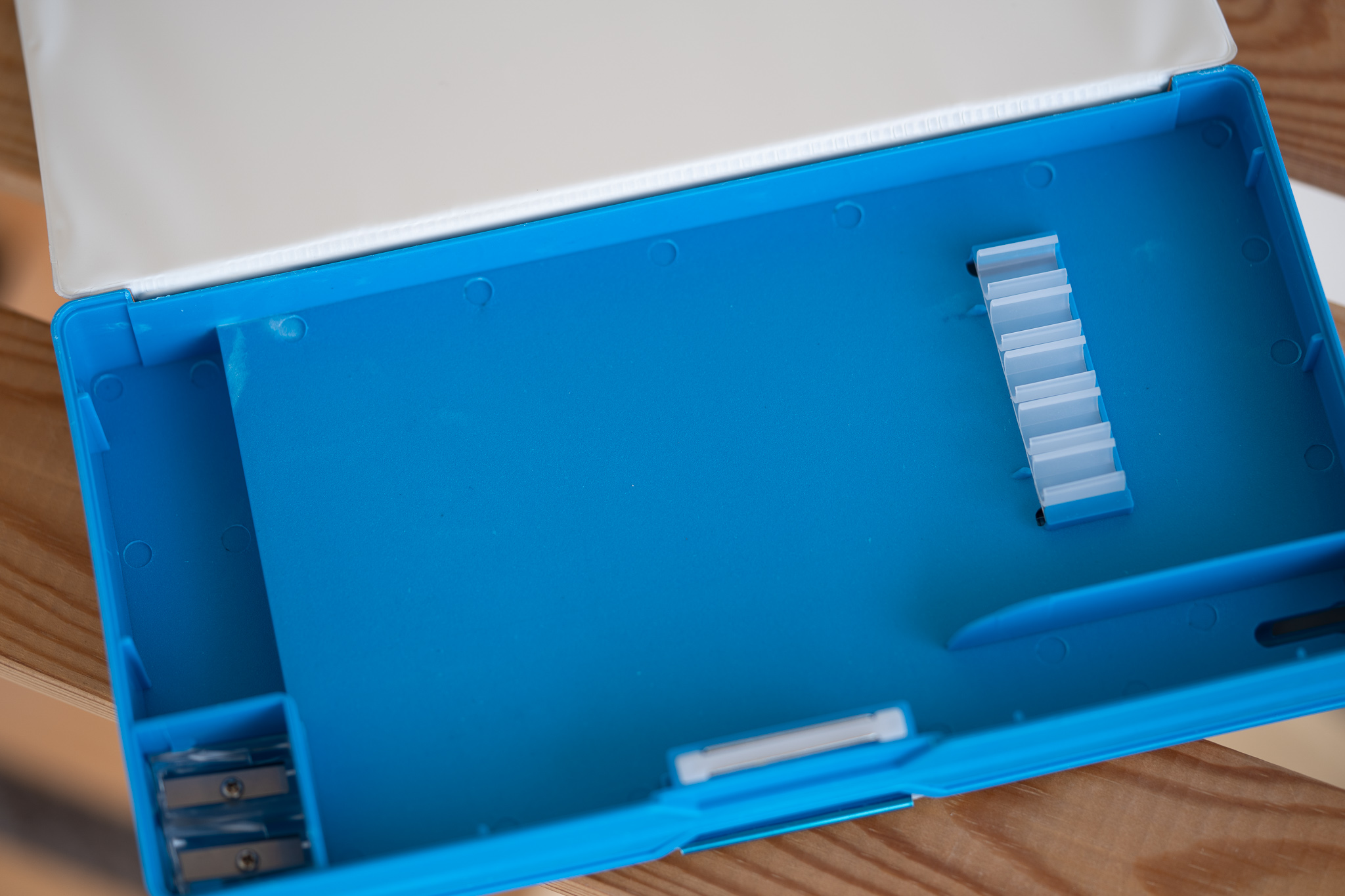 กล่องดินสอแม่เหล็กพร้อมชุดเครื่องเขียนลายอเวนเจอร์ส (Avengers) ลิขสิทธิ์แท้