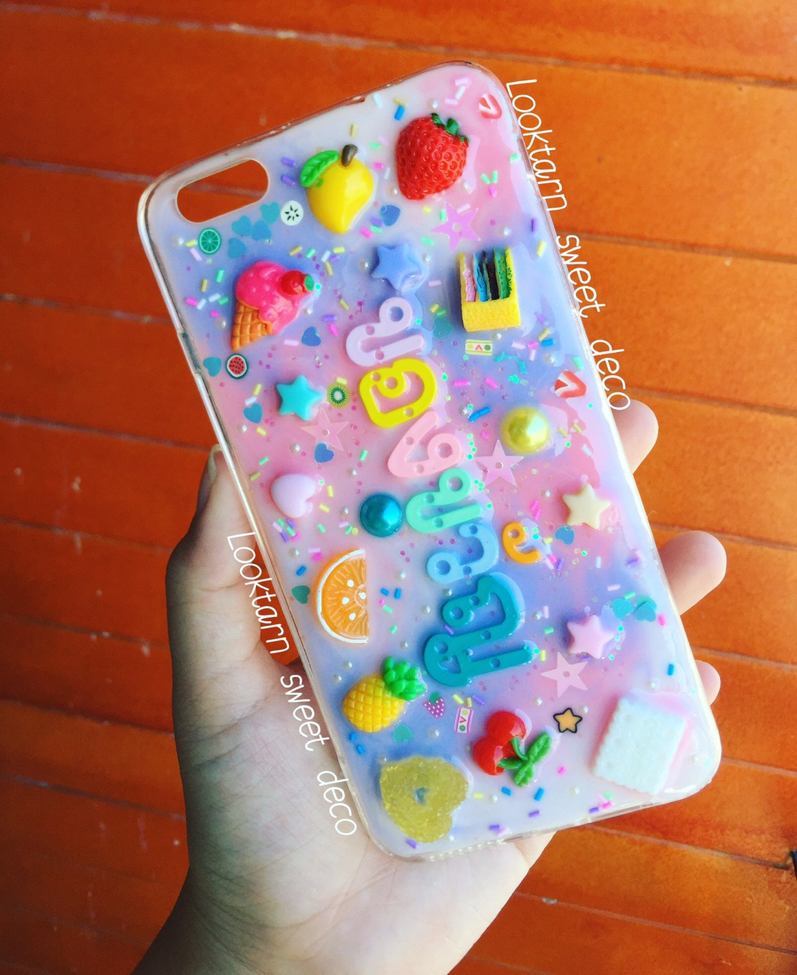เคสขาว ชมพู ฟ้าคราม อักษรคละสี