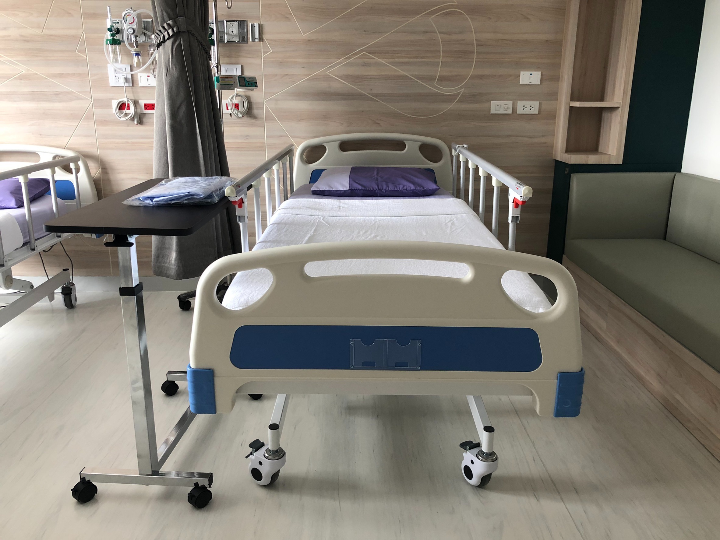 เตียงผู้ป่วยปรับไฟฟ้า 4 ฟังก์ชั่น มาตรฐาน หัวท้าย ABS ราวสไลด์ + แถมพิเศษ ฟูกที่นอน 4 ตอน