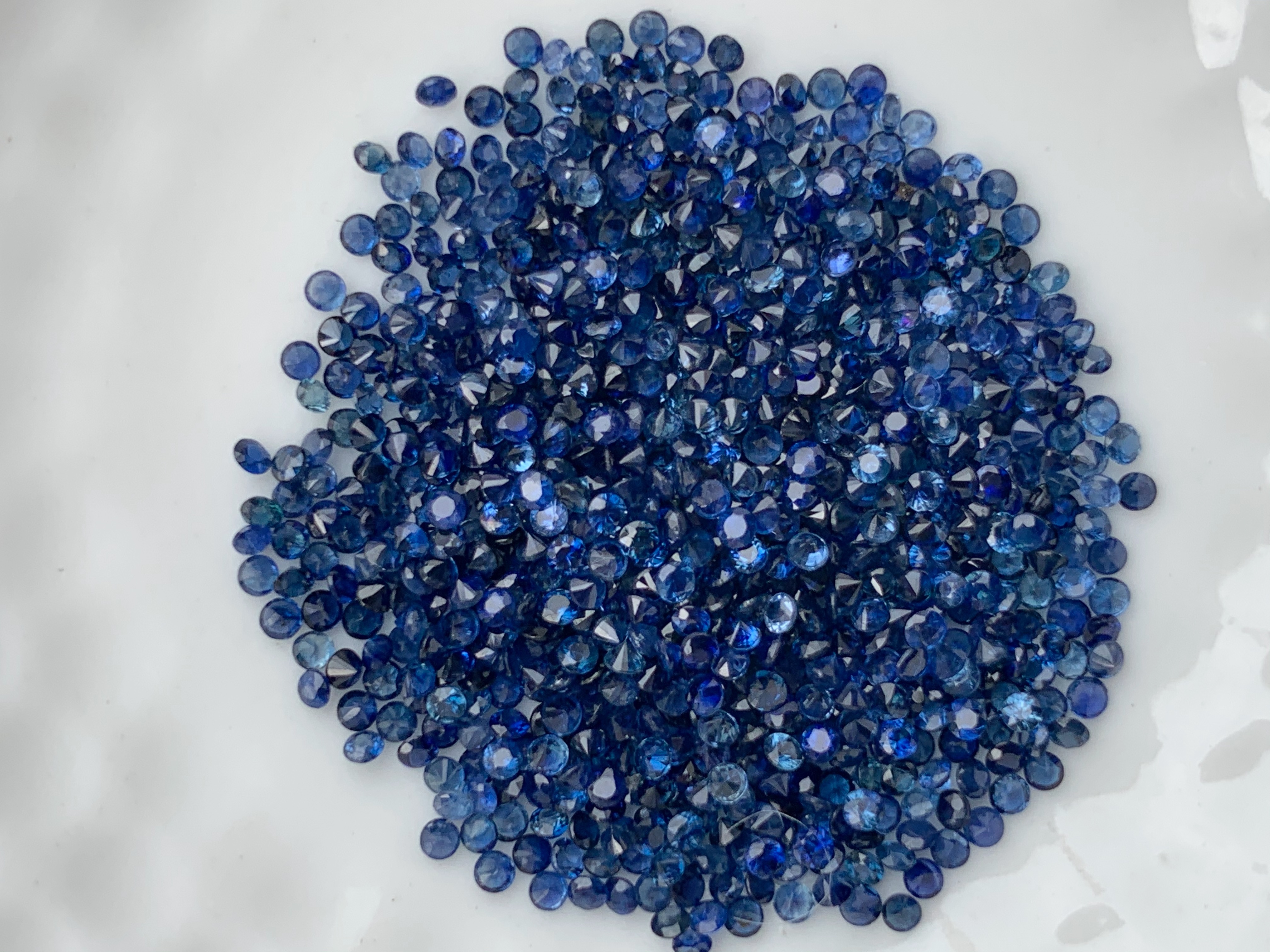 Blue sapphire ไพลินกลม 1.4 mm. 1 กะรัต