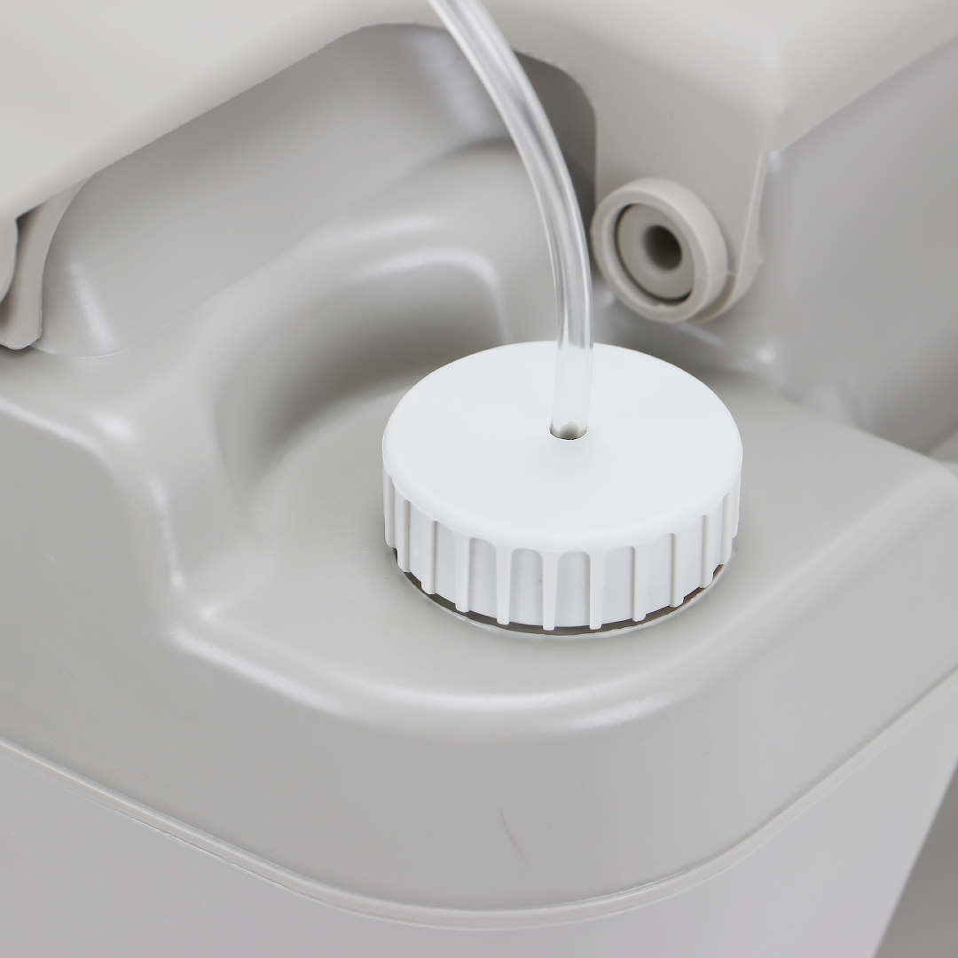 สุขาเคลื่อนที่ รุ่น P.4 ฝารองนั่งแบบวงกลม ความจุน้ำสะอาด 10 ลิตร ความจุของเสีย 10 ลิตร ฟรีสายฉีดชำระ