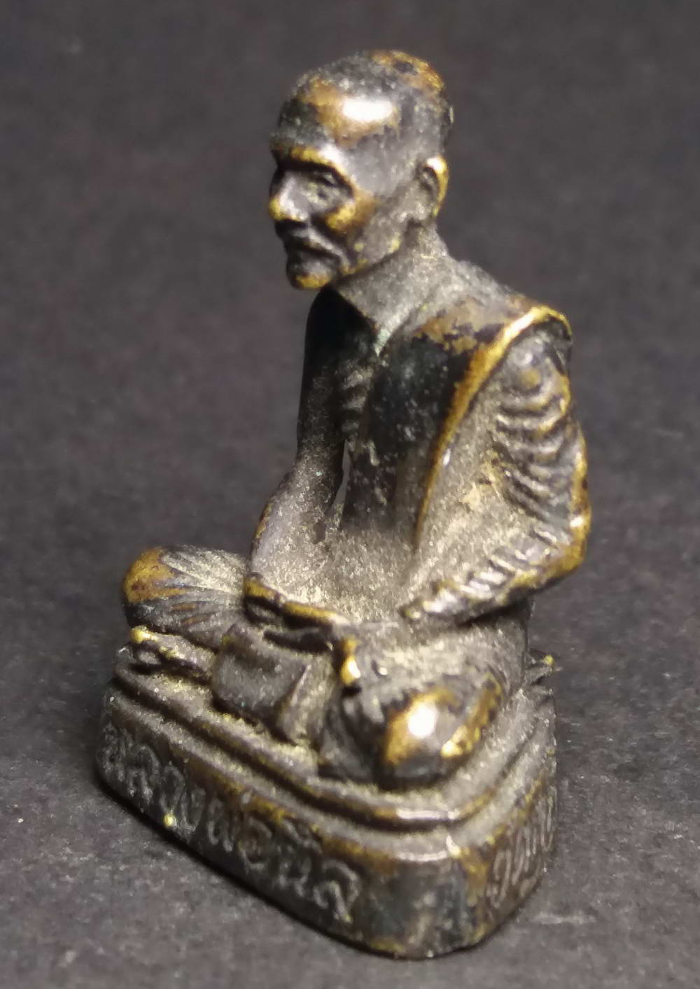 รหัสสินค้า พระกริ่ง พระหล่อ 158 รูปหล่อหลวงพ่อนิล วัดกุฏิ จังหวัดเพชรบุรี เนื้อทองเหลืองรมดำหล่อตัน