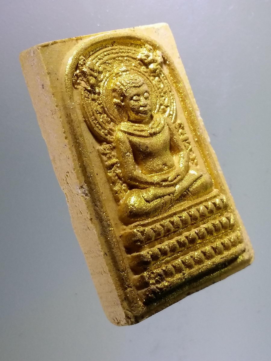 Antig Pim 076 พระพุทธ เนื้อผงทาทองบรอนซ์ หลังยันต์ นะชาลีติ ไม่ทราบที่ สภาพสวยครับ